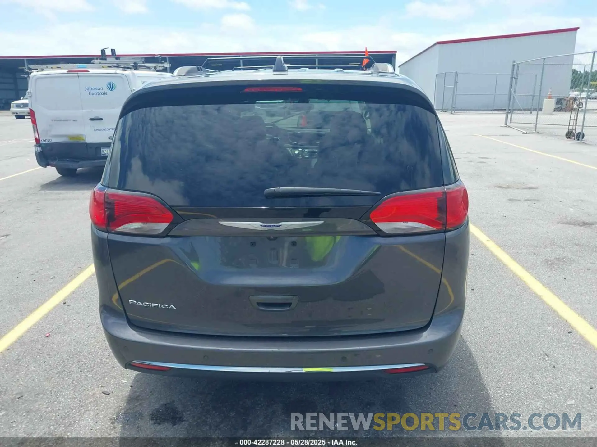 16 Photograph of a damaged car 2C4RC1BG1LR269004 CHRYSLER PACIFICA 2020