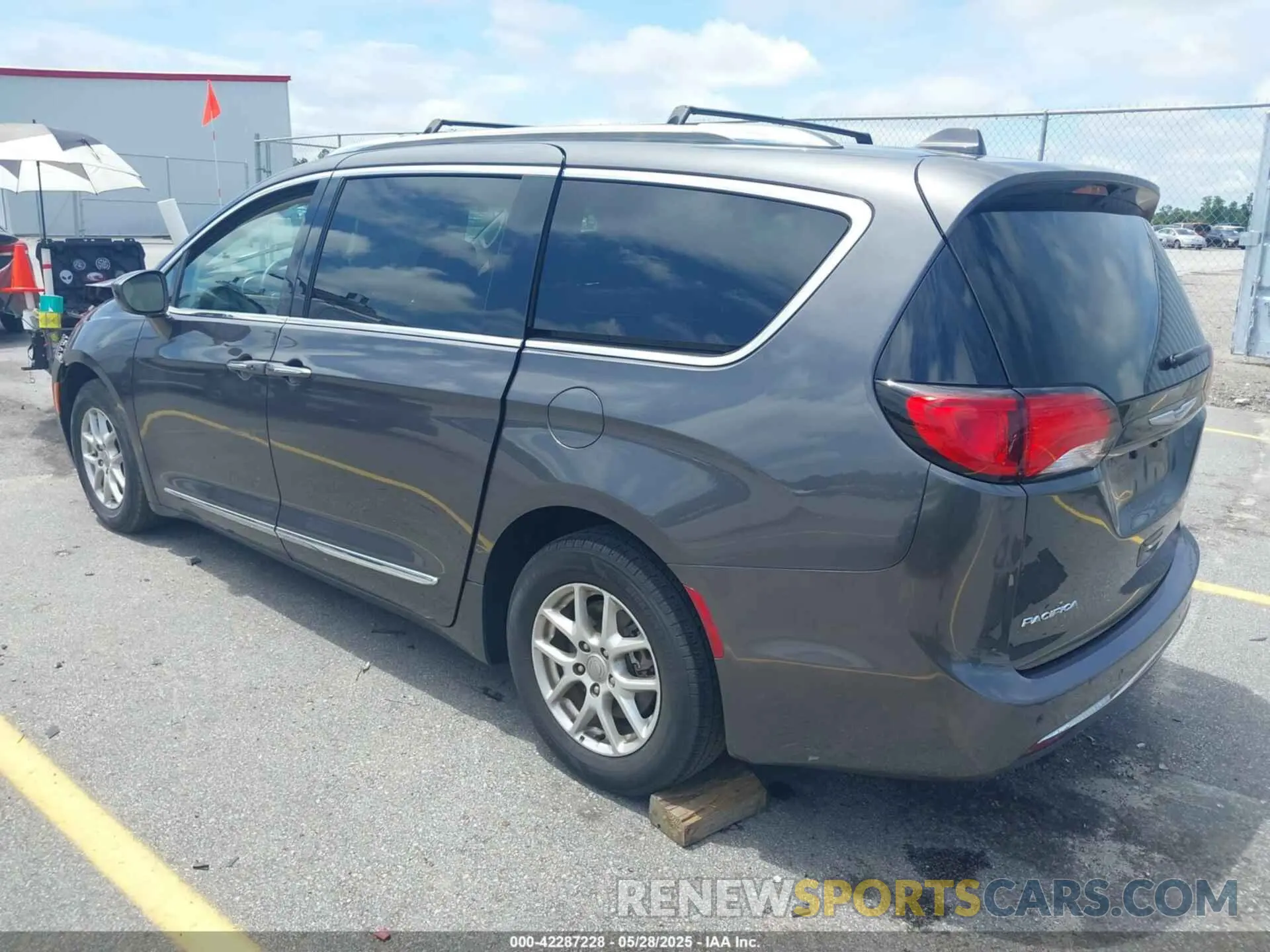 3 Photograph of a damaged car 2C4RC1BG1LR269004 CHRYSLER PACIFICA 2020
