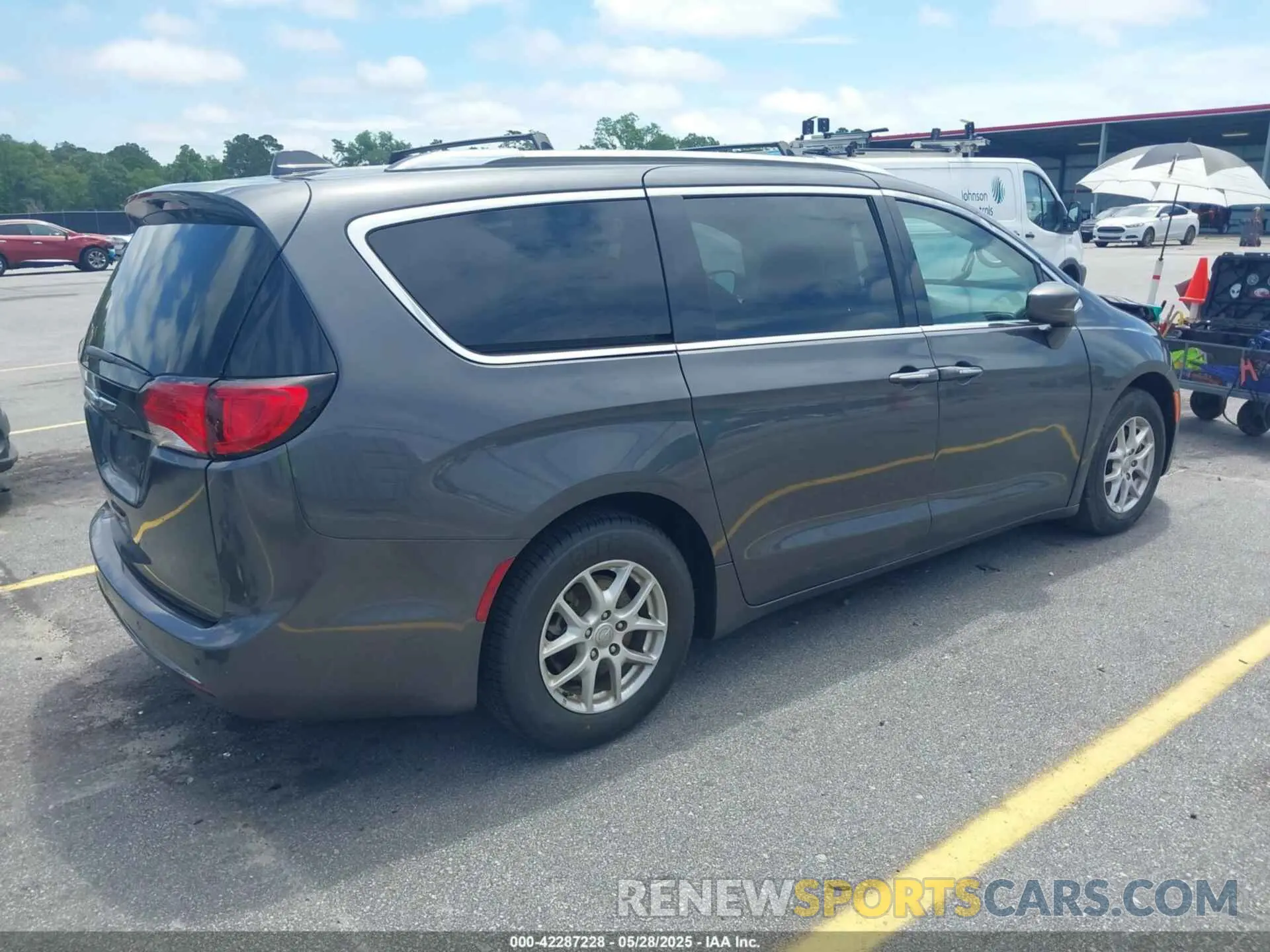 4 Photograph of a damaged car 2C4RC1BG1LR269004 CHRYSLER PACIFICA 2020
