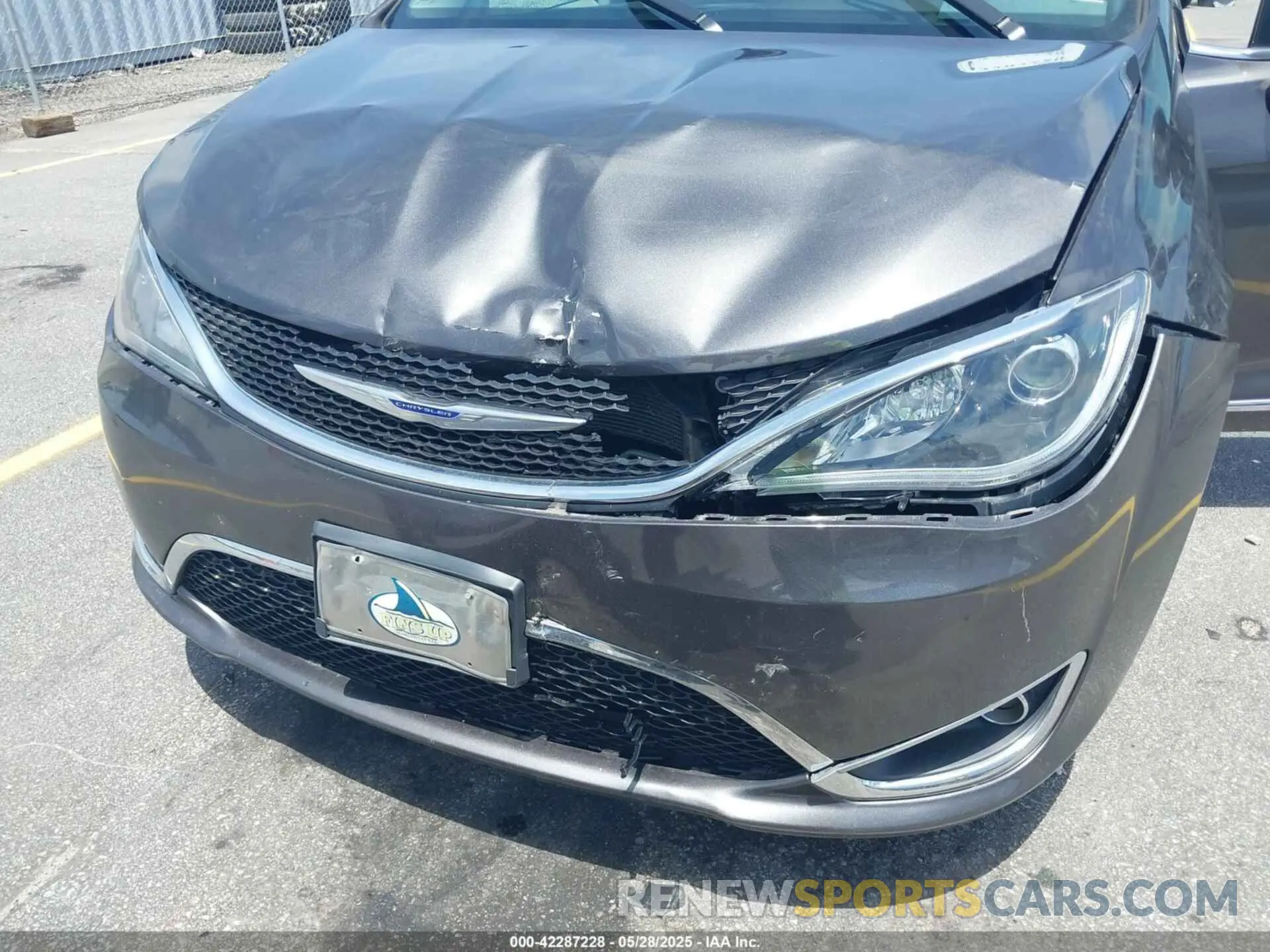 6 Photograph of a damaged car 2C4RC1BG1LR269004 CHRYSLER PACIFICA 2020