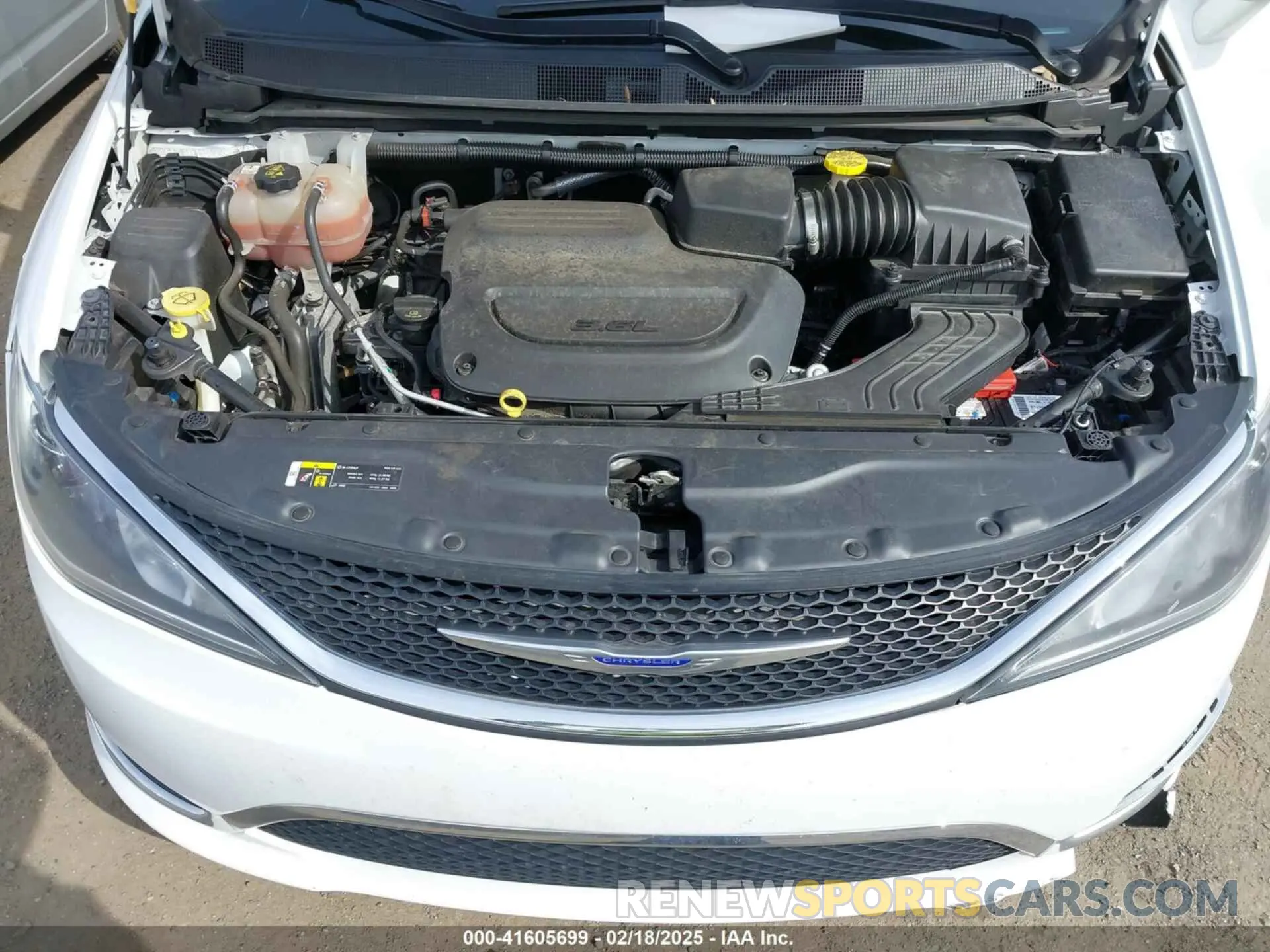 10 Photograph of a damaged car 2C4RC1BG1LR280181 CHRYSLER PACIFICA 2020