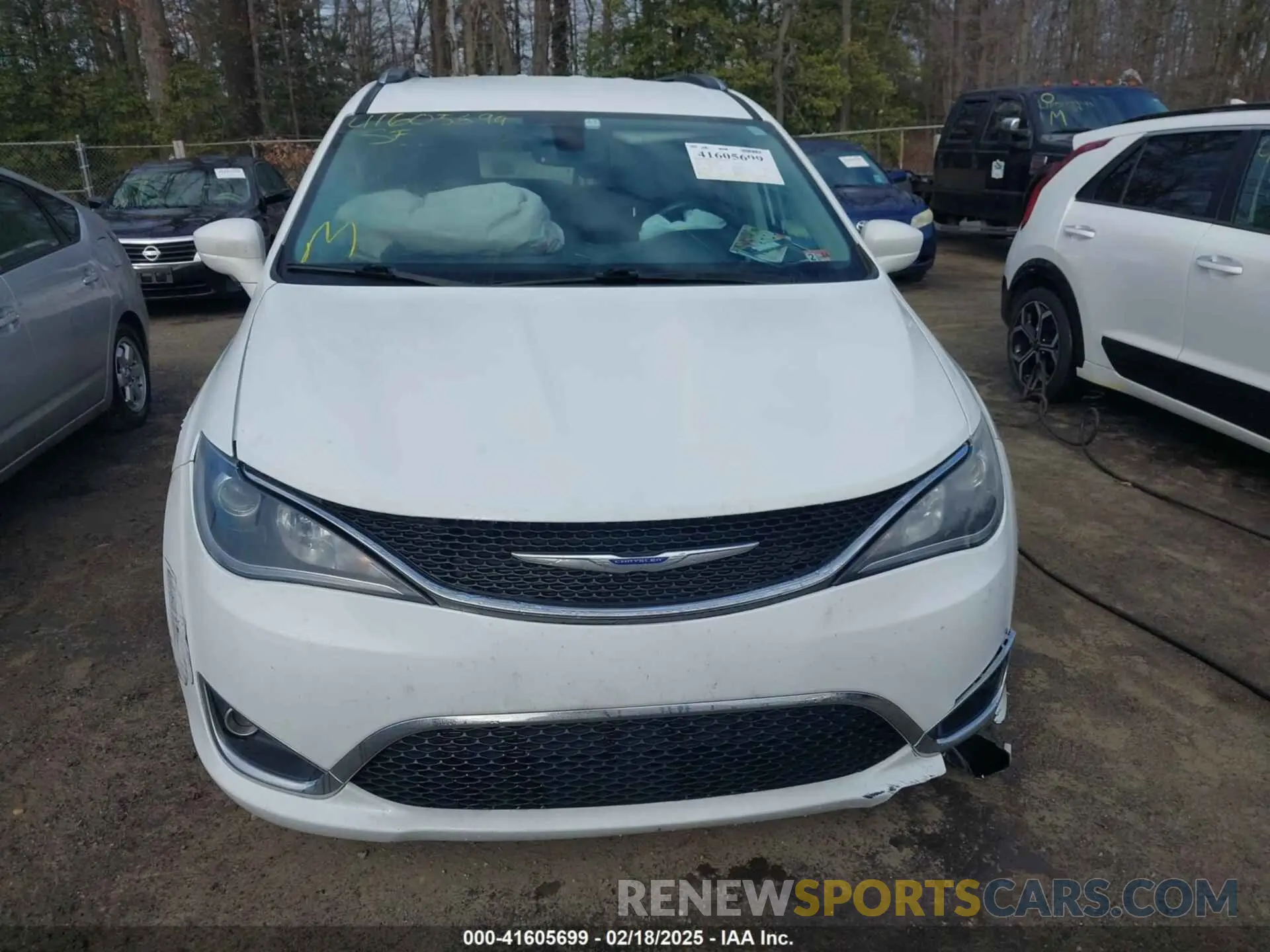 11 Photograph of a damaged car 2C4RC1BG1LR280181 CHRYSLER PACIFICA 2020