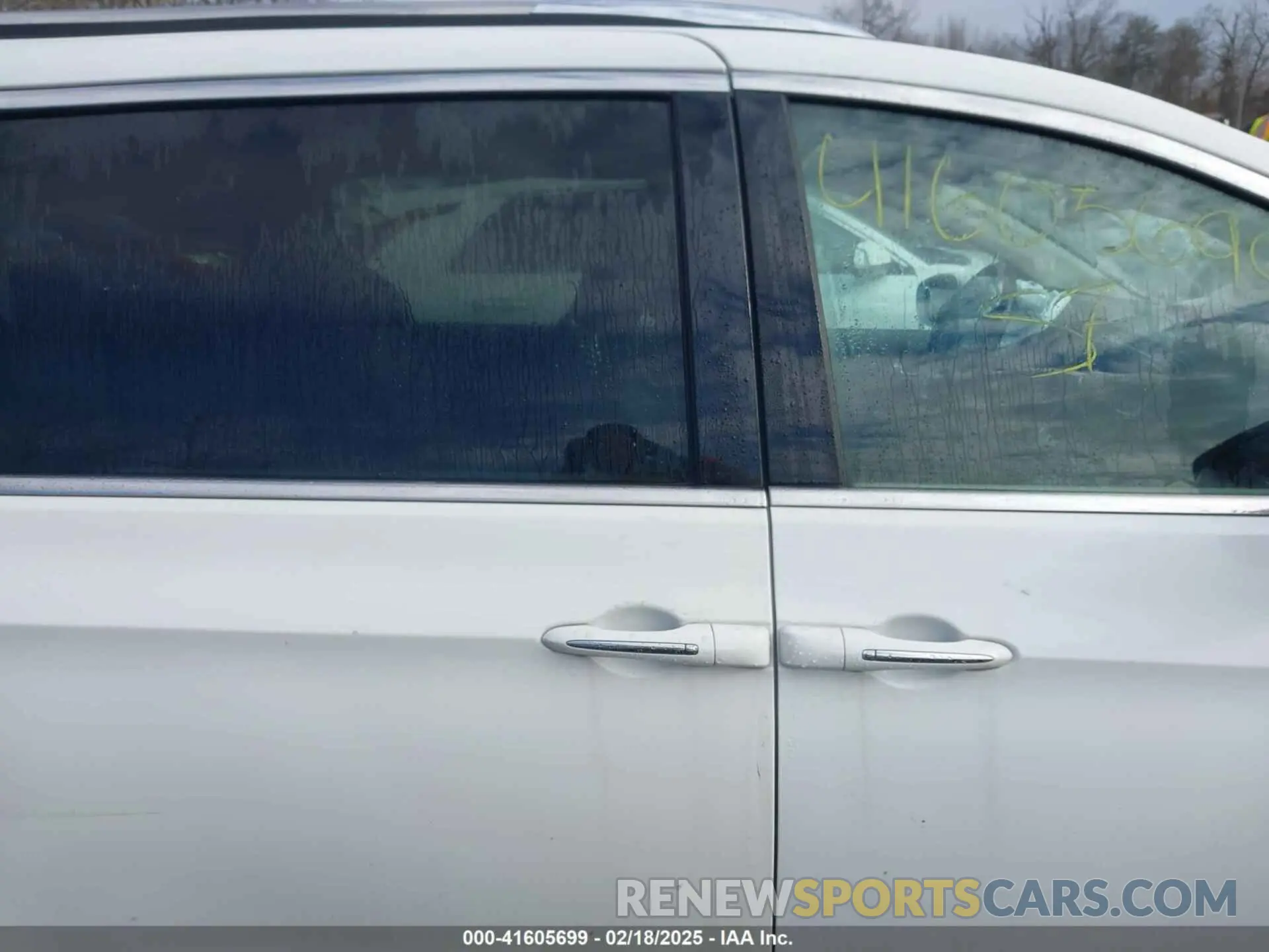 12 Photograph of a damaged car 2C4RC1BG1LR280181 CHRYSLER PACIFICA 2020