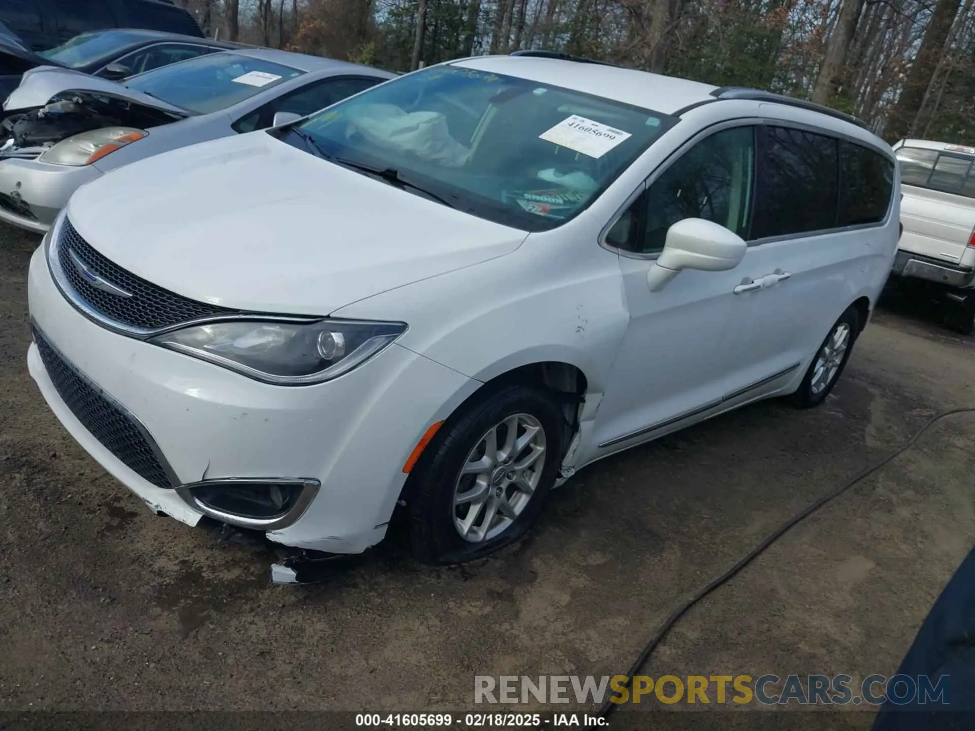 2 Photograph of a damaged car 2C4RC1BG1LR280181 CHRYSLER PACIFICA 2020