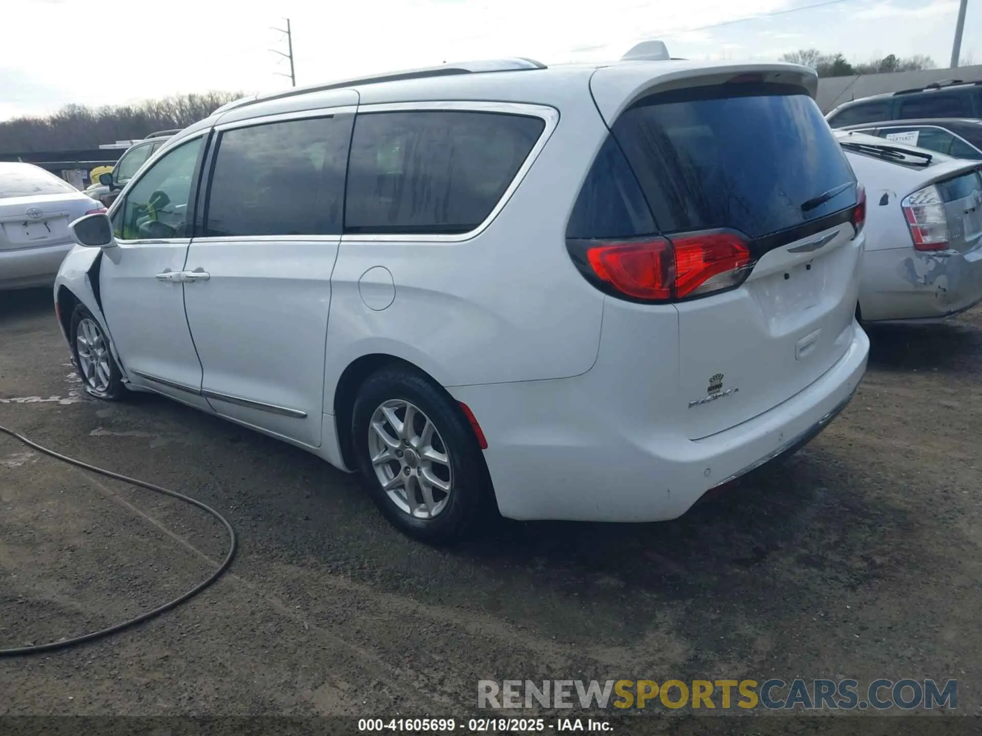 3 Photograph of a damaged car 2C4RC1BG1LR280181 CHRYSLER PACIFICA 2020