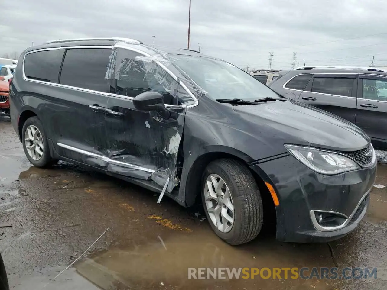 4 Photograph of a damaged car 2C4RC1BG2LR101243 CHRYSLER PACIFICA 2020
