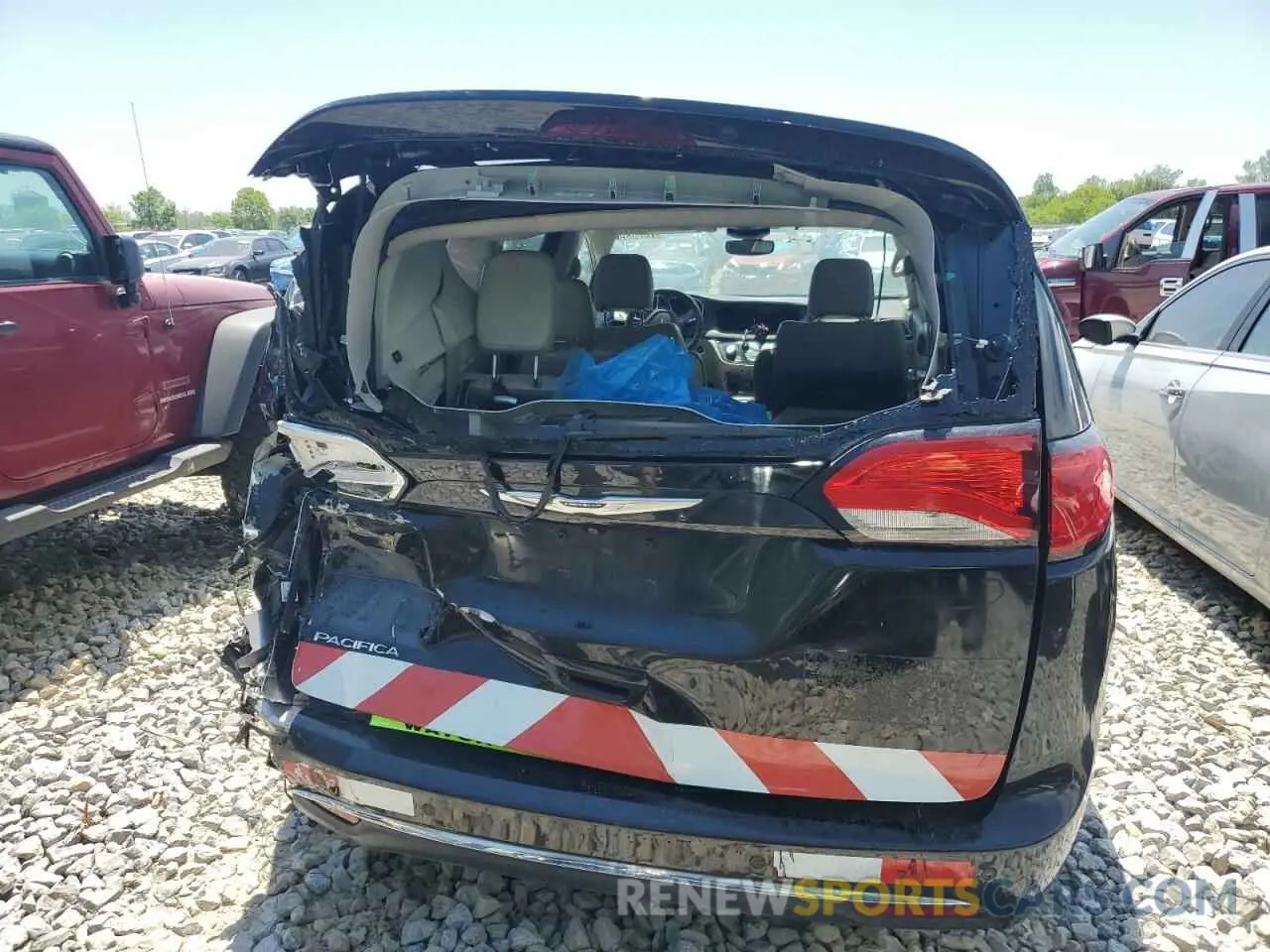 6 Photograph of a damaged car 2C4RC1BG2LR115059 CHRYSLER PACIFICA 2020