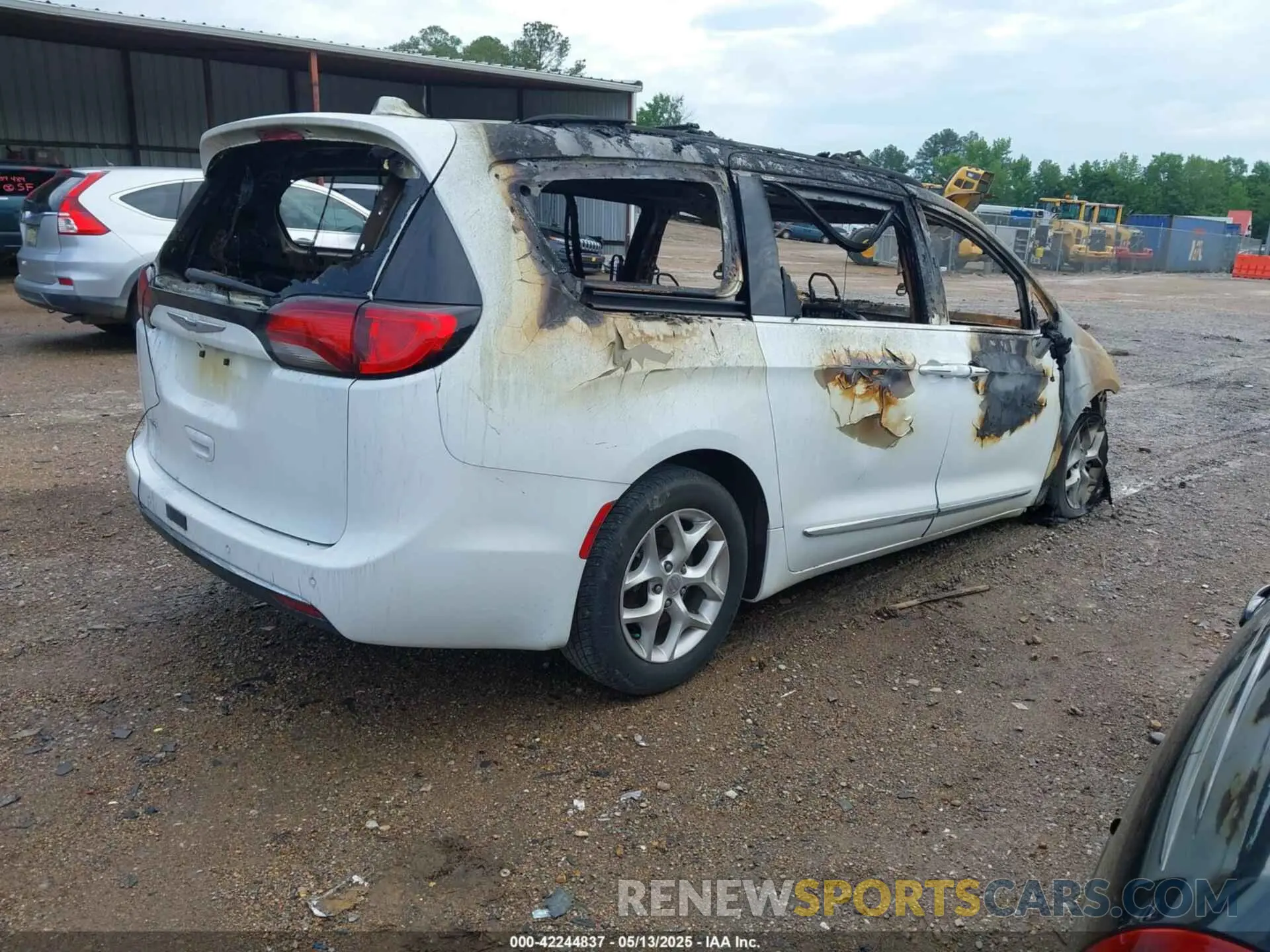 4 Photograph of a damaged car 2C4RC1BG2LR115935 CHRYSLER PACIFICA 2020
