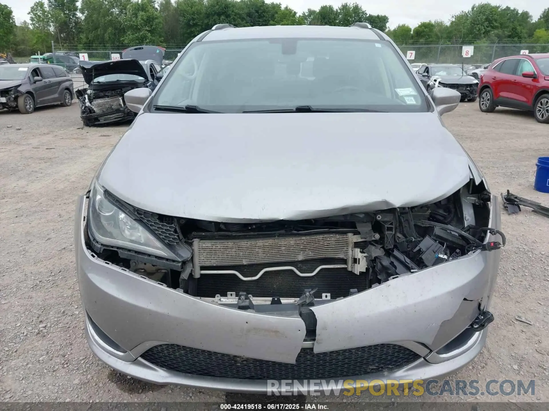 12 Photograph of a damaged car 2C4RC1BG2LR127986 CHRYSLER PACIFICA 2020