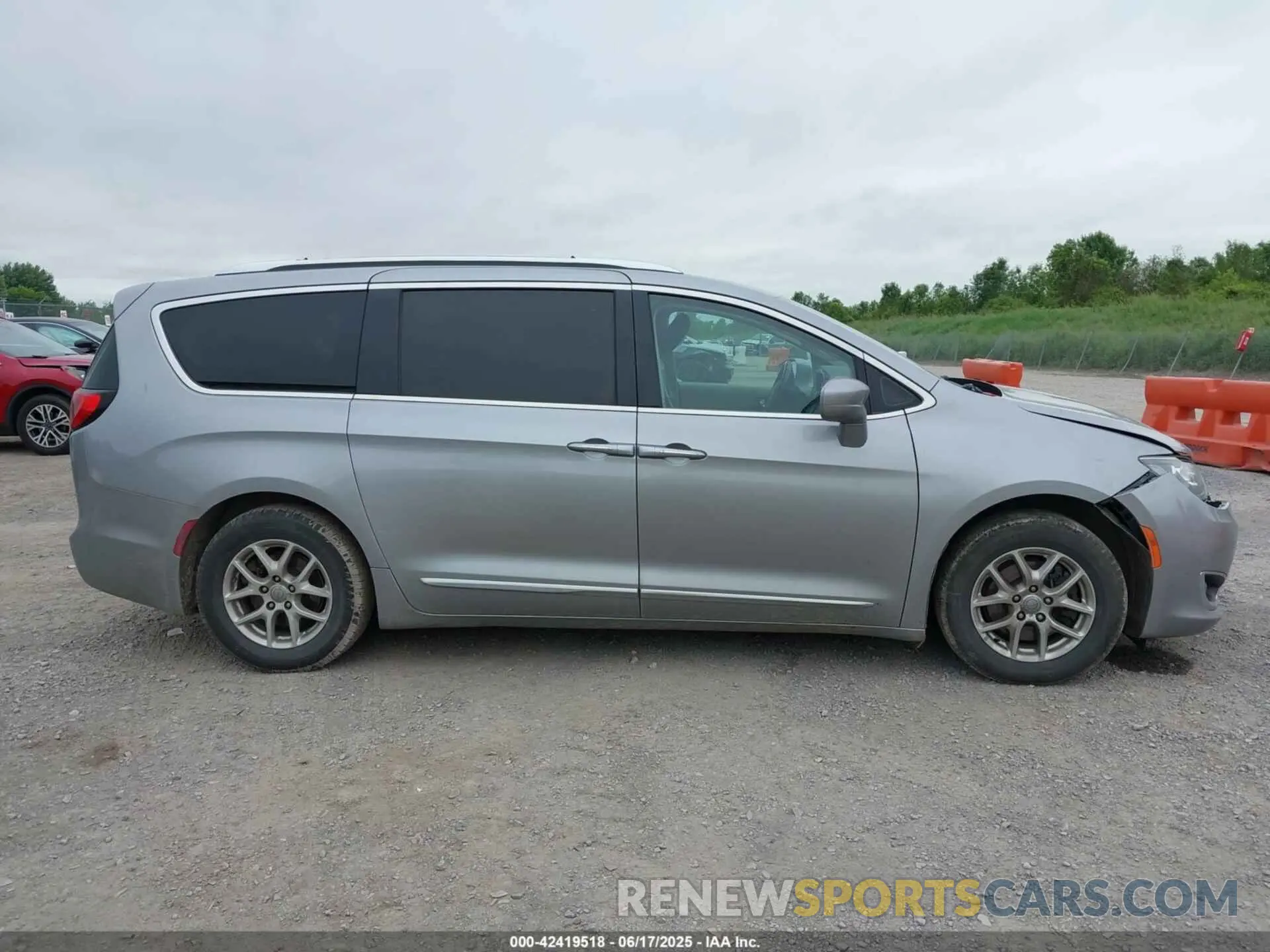 13 Photograph of a damaged car 2C4RC1BG2LR127986 CHRYSLER PACIFICA 2020
