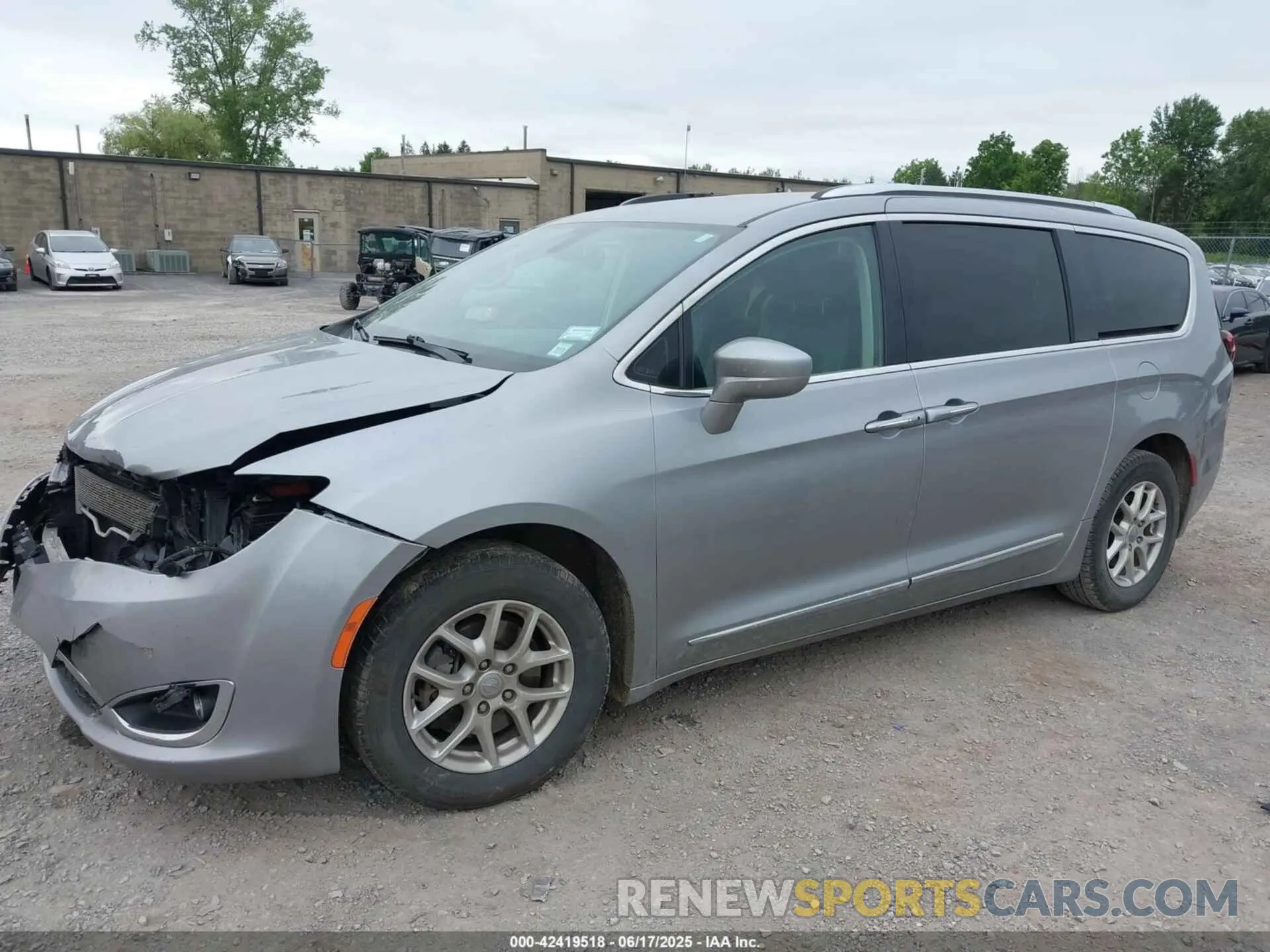 2 Photograph of a damaged car 2C4RC1BG2LR127986 CHRYSLER PACIFICA 2020