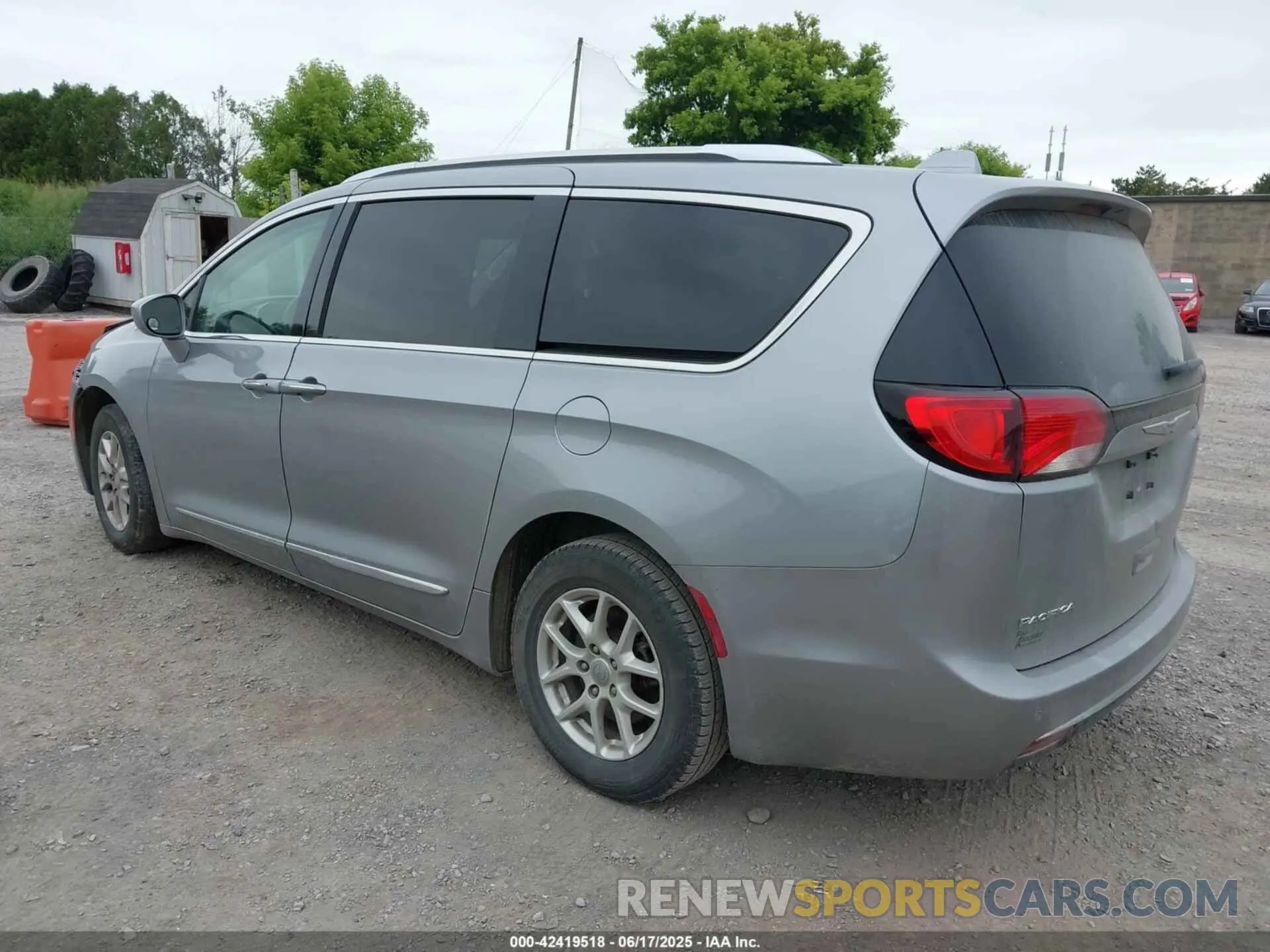 3 Photograph of a damaged car 2C4RC1BG2LR127986 CHRYSLER PACIFICA 2020
