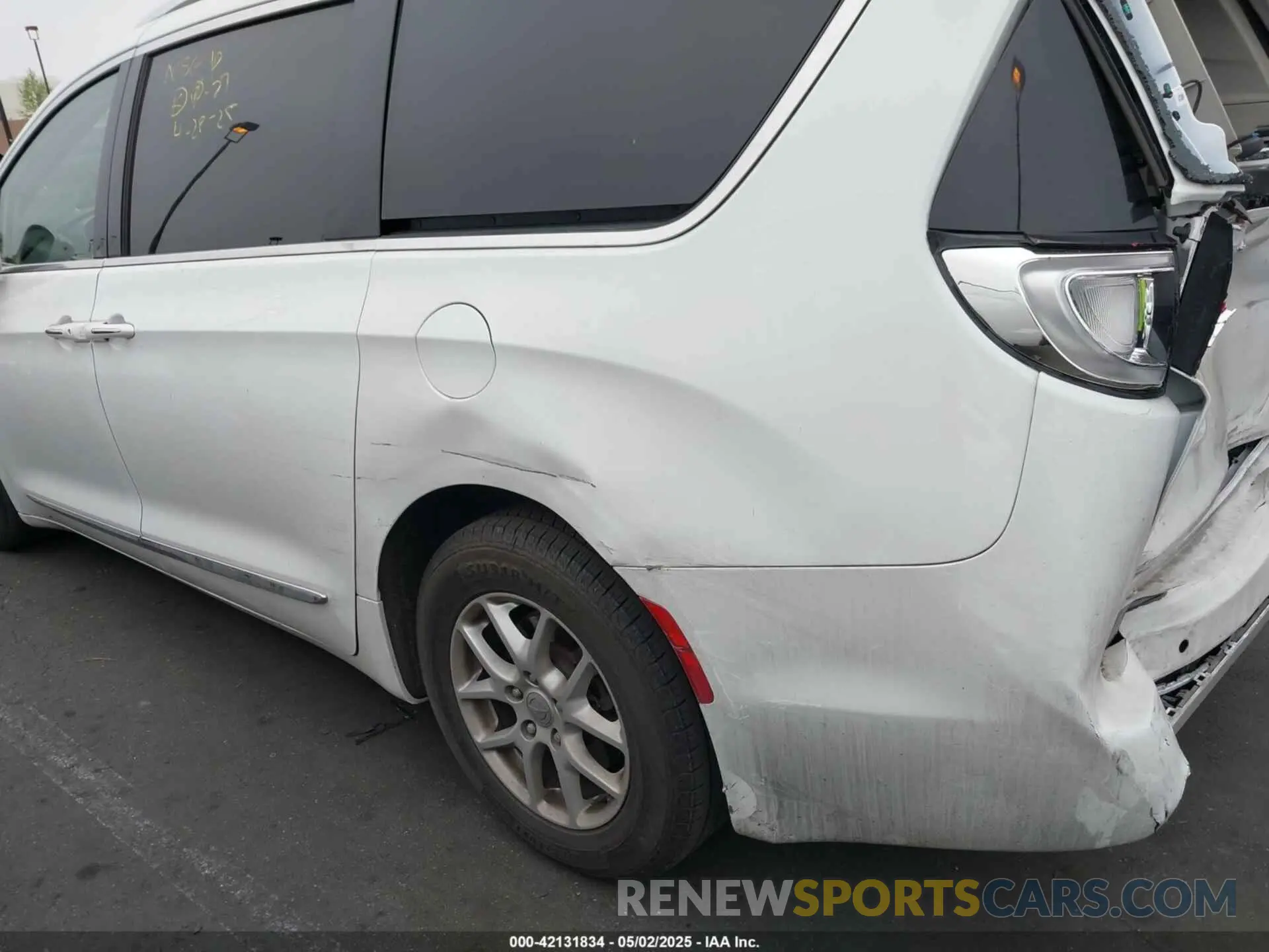 12 Photograph of a damaged car 2C4RC1BG2LR134646 CHRYSLER PACIFICA 2020