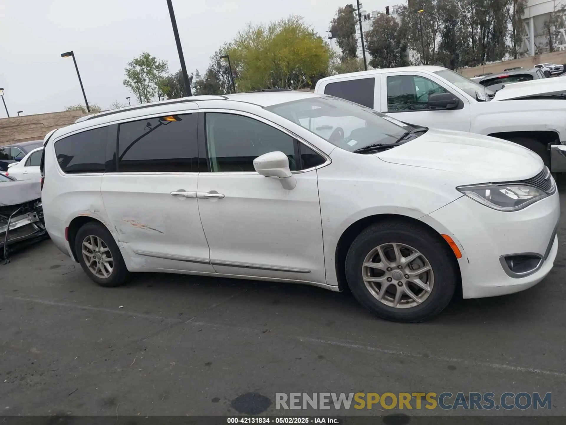 14 Photograph of a damaged car 2C4RC1BG2LR134646 CHRYSLER PACIFICA 2020