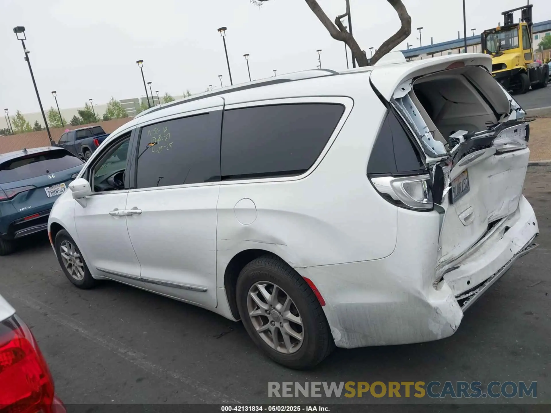 15 Photograph of a damaged car 2C4RC1BG2LR134646 CHRYSLER PACIFICA 2020