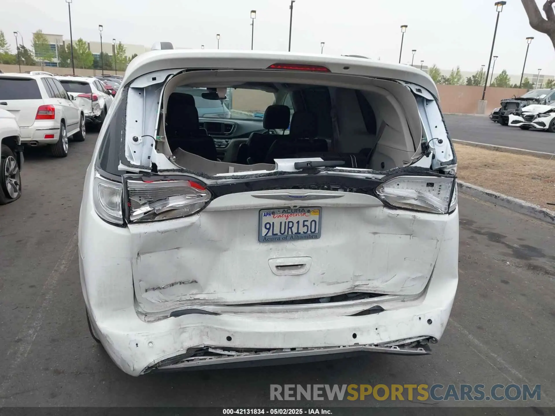 17 Photograph of a damaged car 2C4RC1BG2LR134646 CHRYSLER PACIFICA 2020