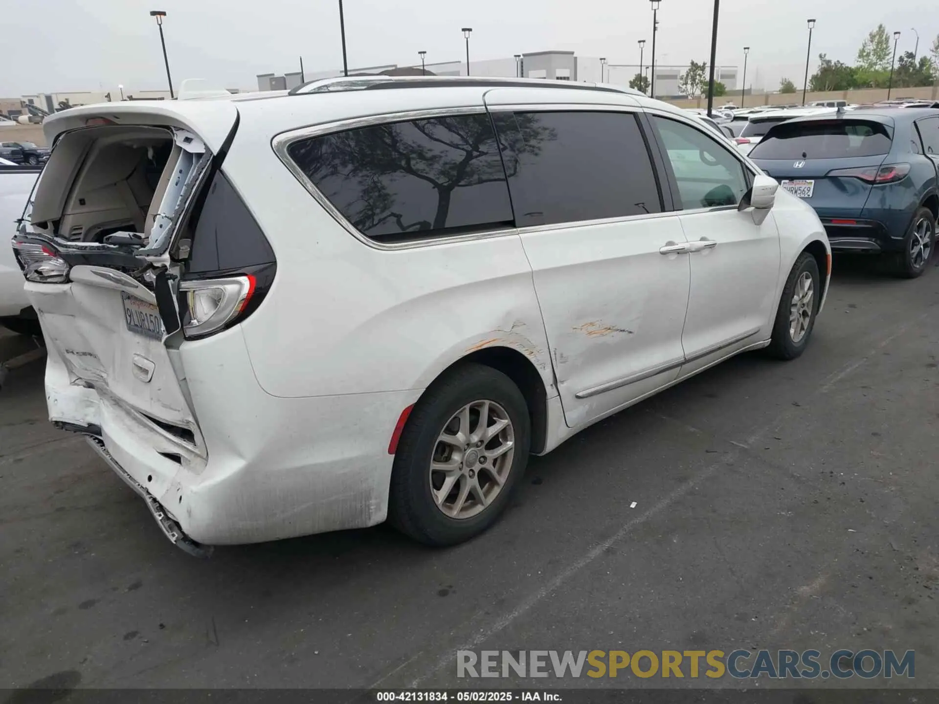 4 Photograph of a damaged car 2C4RC1BG2LR134646 CHRYSLER PACIFICA 2020