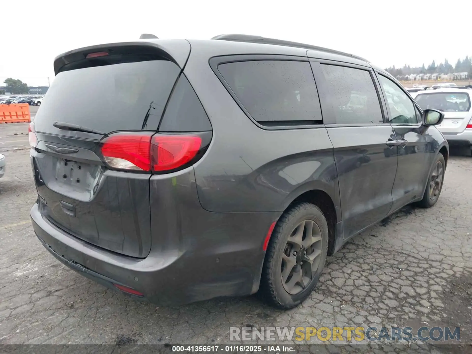 4 Photograph of a damaged car 2C4RC1BG2LR232866 CHRYSLER PACIFICA 2020