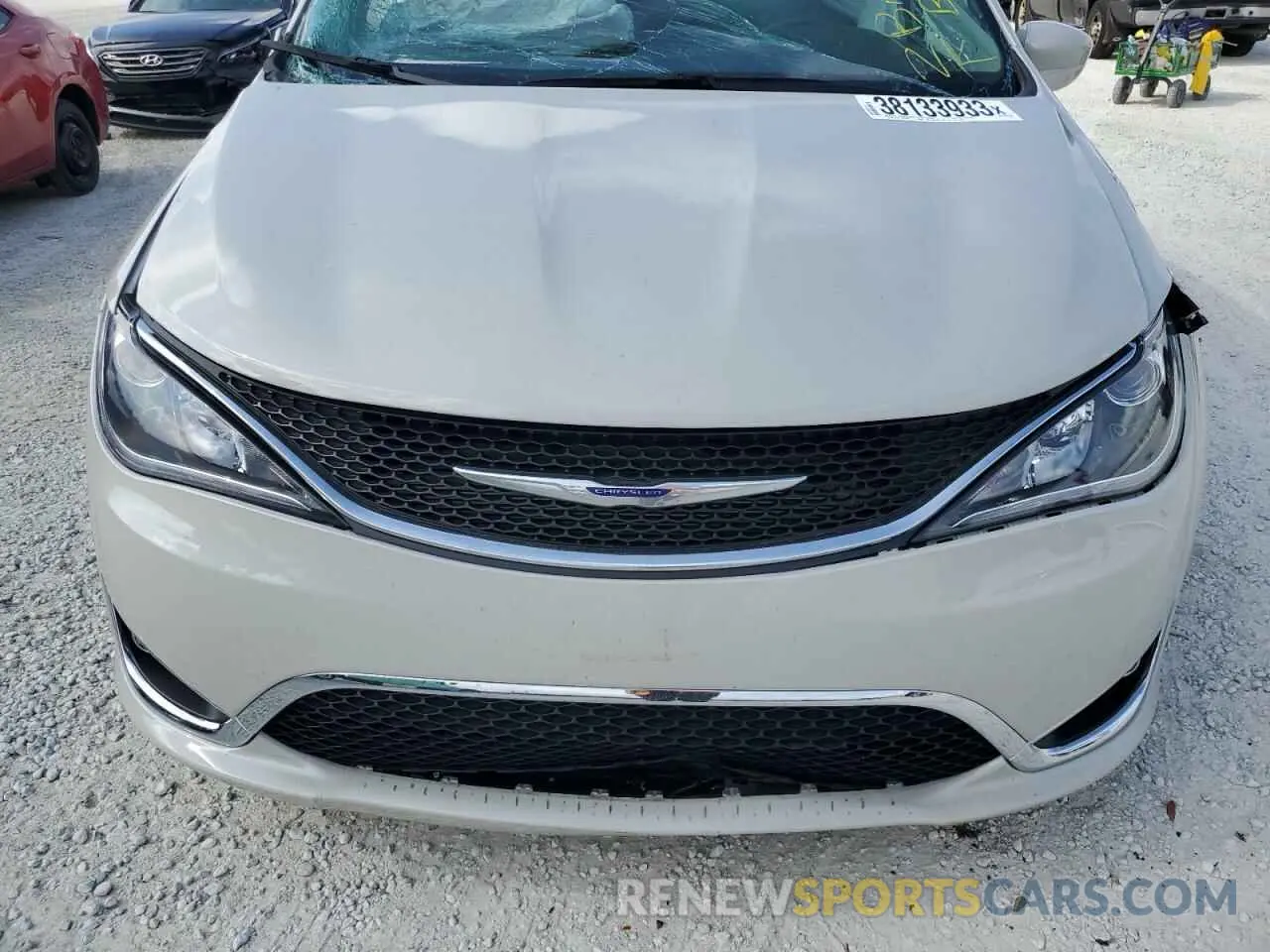 13 Photograph of a damaged car 2C4RC1BG2LR240028 CHRYSLER PACIFICA 2020