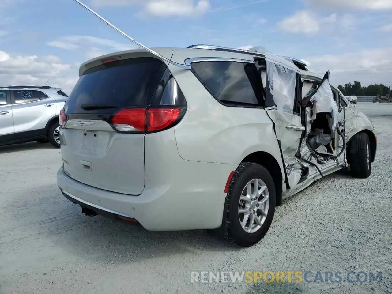 3 Photograph of a damaged car 2C4RC1BG2LR240028 CHRYSLER PACIFICA 2020