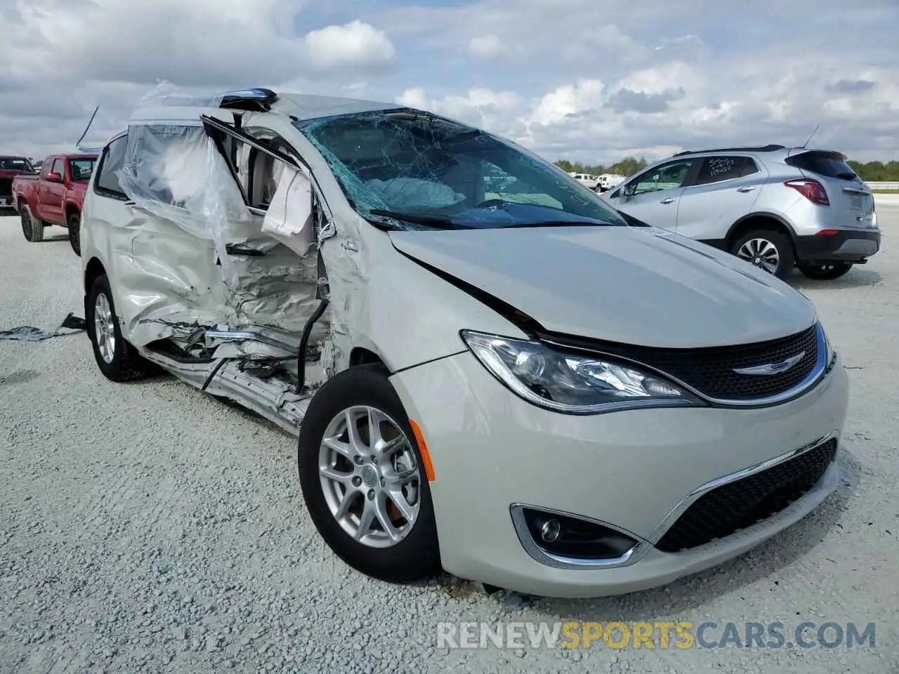 4 Photograph of a damaged car 2C4RC1BG2LR240028 CHRYSLER PACIFICA 2020