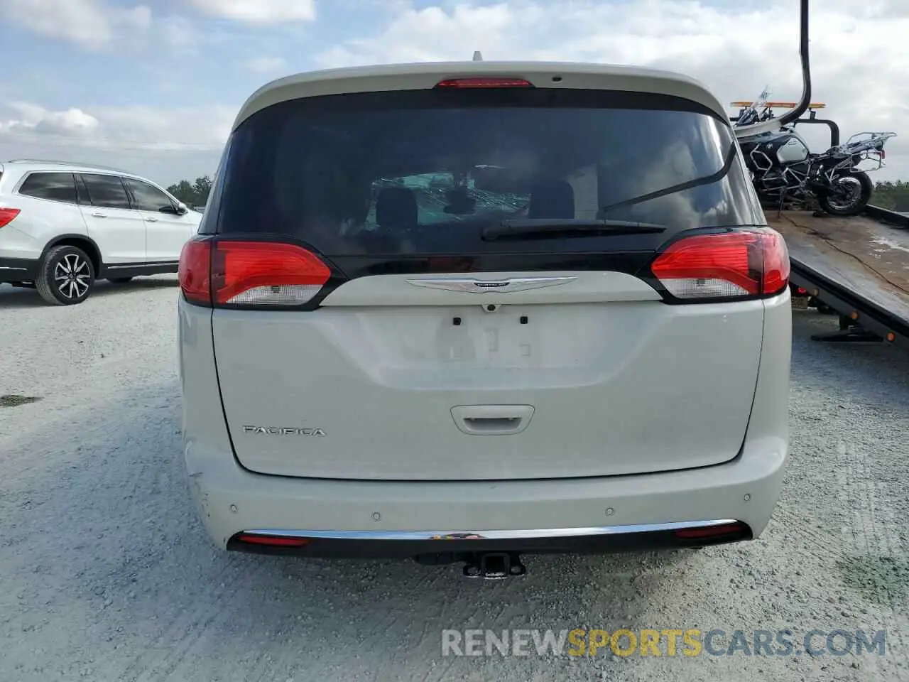 6 Photograph of a damaged car 2C4RC1BG2LR240028 CHRYSLER PACIFICA 2020