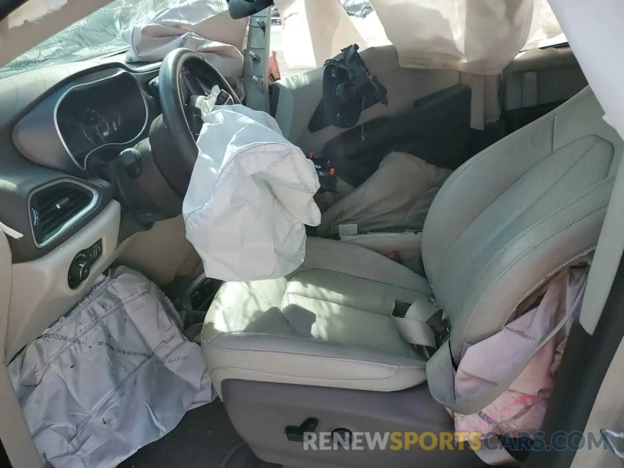 7 Photograph of a damaged car 2C4RC1BG2LR240028 CHRYSLER PACIFICA 2020