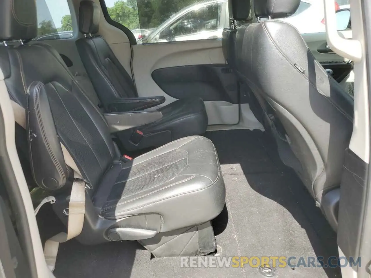 11 Photograph of a damaged car 2C4RC1BG2LR276284 CHRYSLER PACIFICA 2020