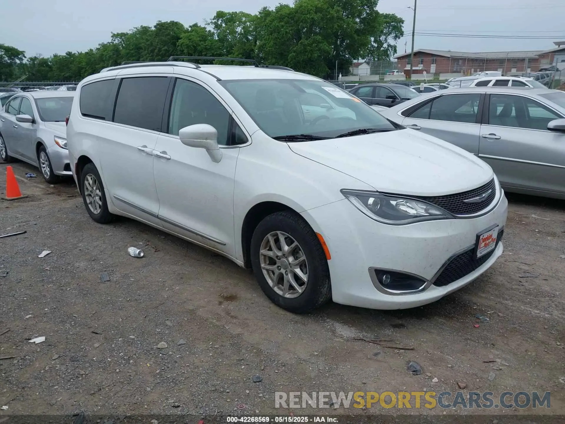 1 Photograph of a damaged car 2C4RC1BG2LR285406 CHRYSLER PACIFICA 2020