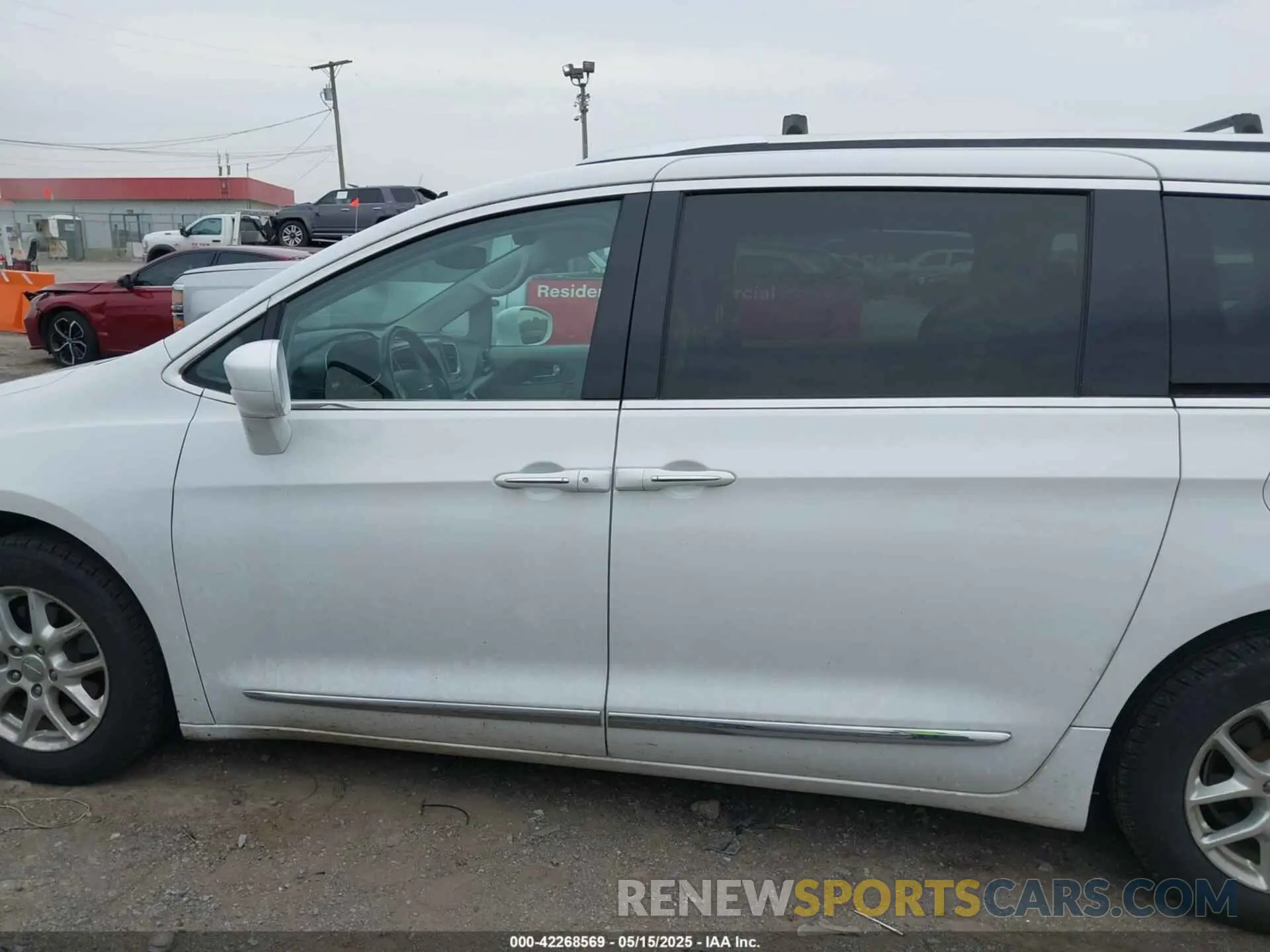14 Photograph of a damaged car 2C4RC1BG2LR285406 CHRYSLER PACIFICA 2020