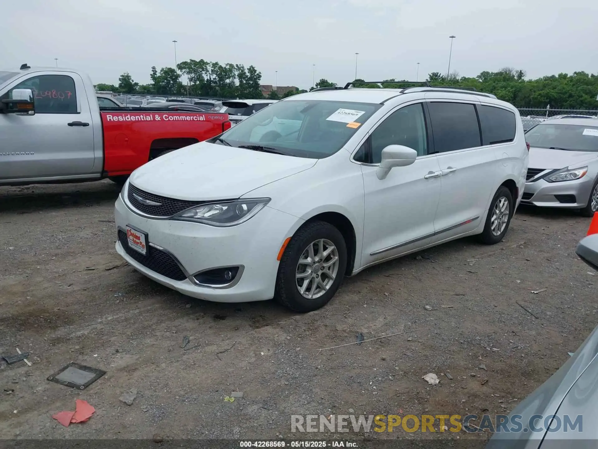 2 Photograph of a damaged car 2C4RC1BG2LR285406 CHRYSLER PACIFICA 2020