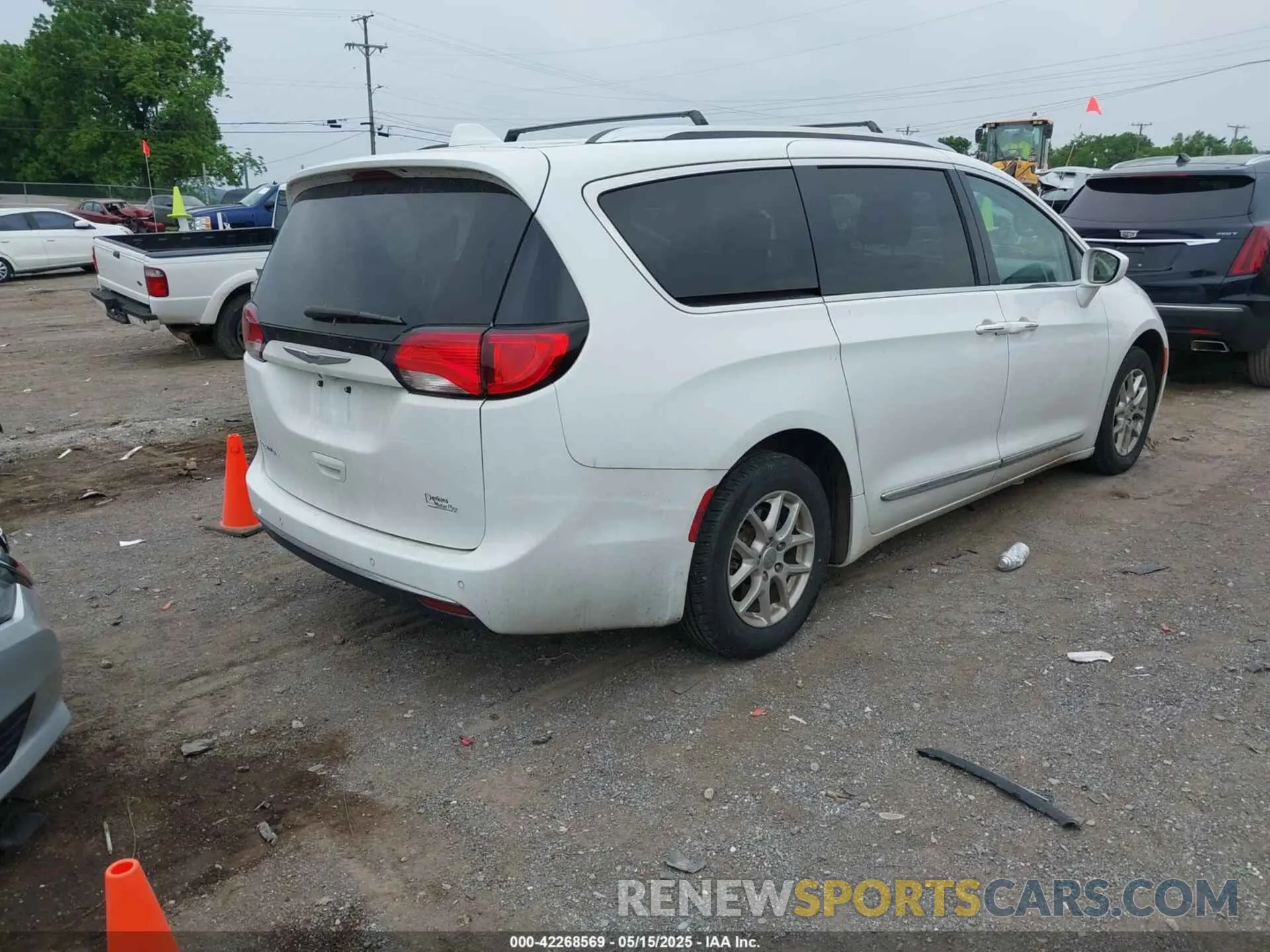4 Photograph of a damaged car 2C4RC1BG2LR285406 CHRYSLER PACIFICA 2020