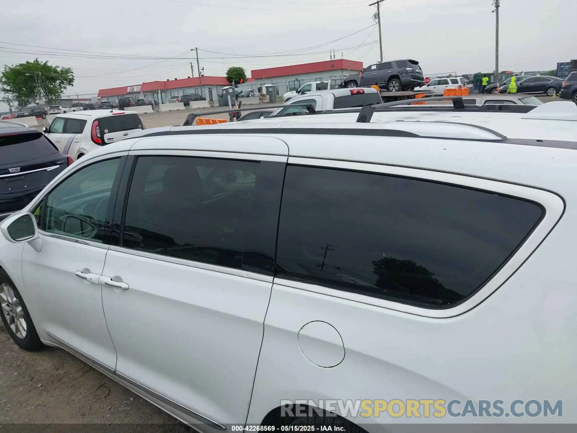 6 Photograph of a damaged car 2C4RC1BG2LR285406 CHRYSLER PACIFICA 2020