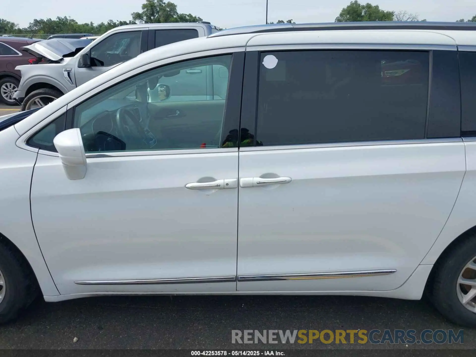 14 Photograph of a damaged car 2C4RC1BG3LR115250 CHRYSLER PACIFICA 2020