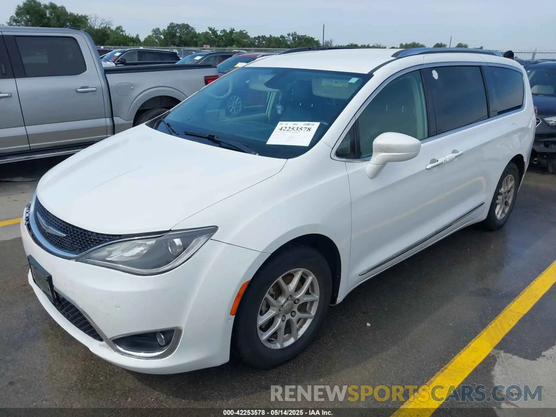 2 Photograph of a damaged car 2C4RC1BG3LR115250 CHRYSLER PACIFICA 2020