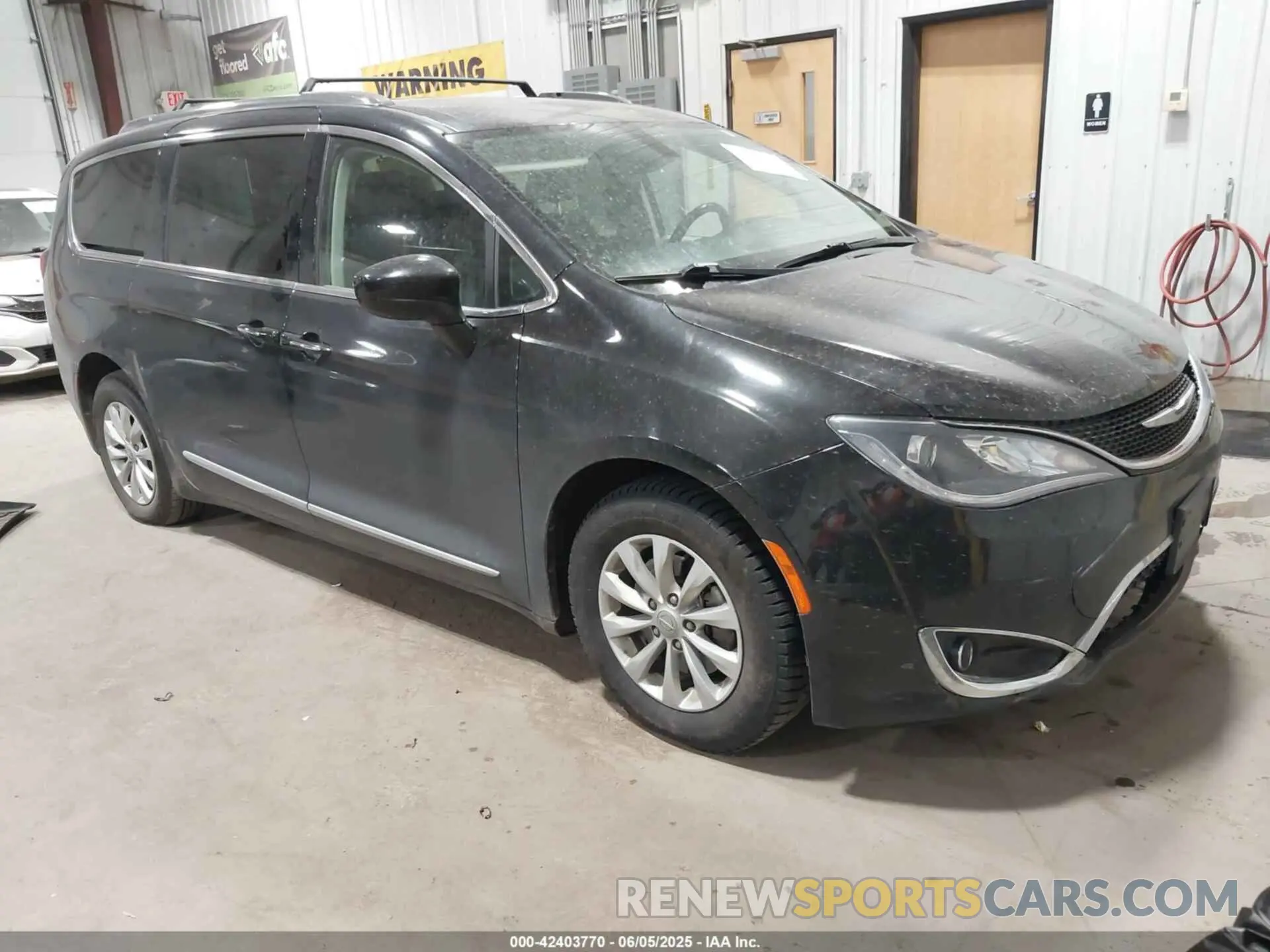 1 Photograph of a damaged car 2C4RC1BG3LR176355 CHRYSLER PACIFICA 2020