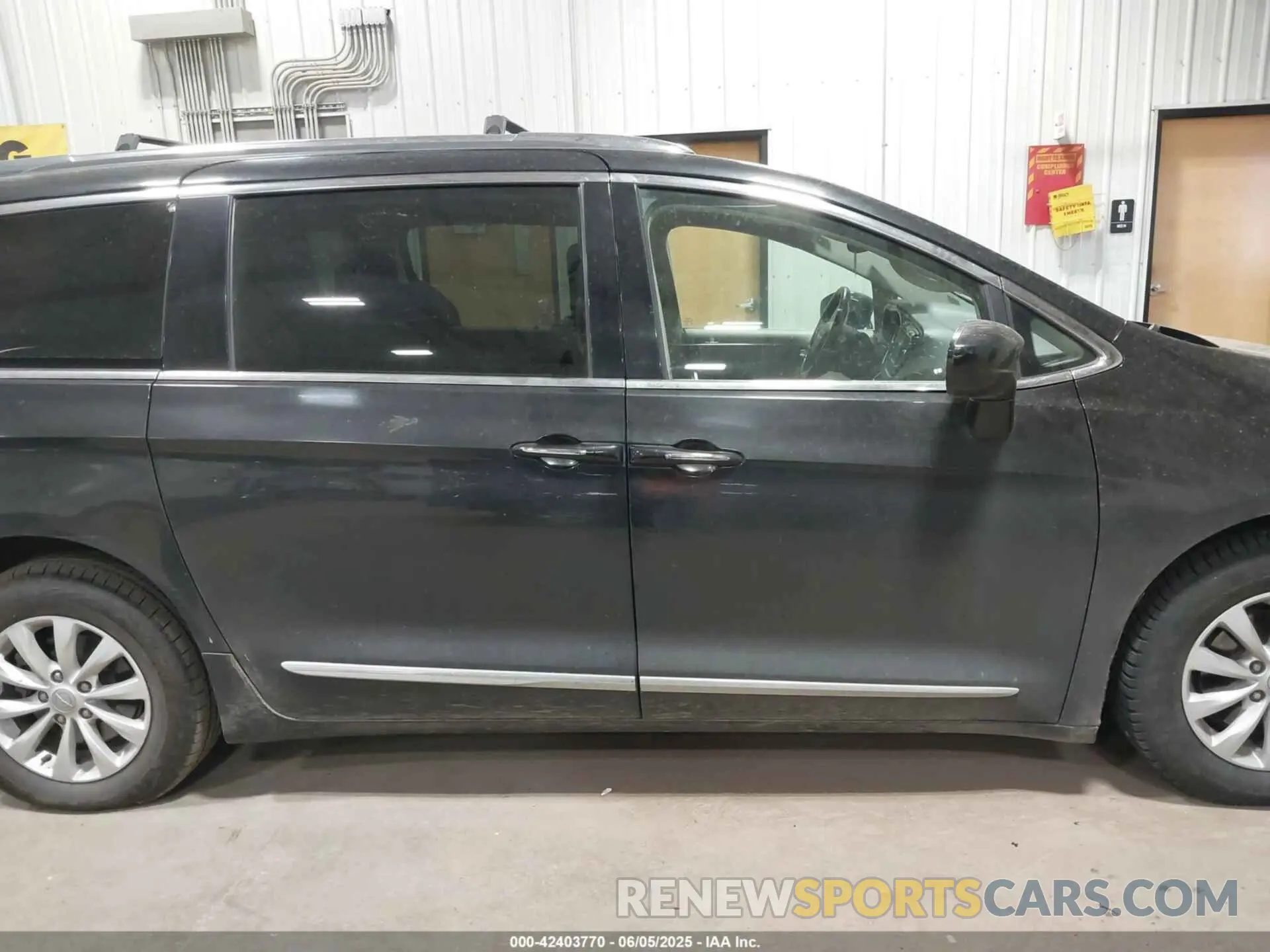 13 Photograph of a damaged car 2C4RC1BG3LR176355 CHRYSLER PACIFICA 2020