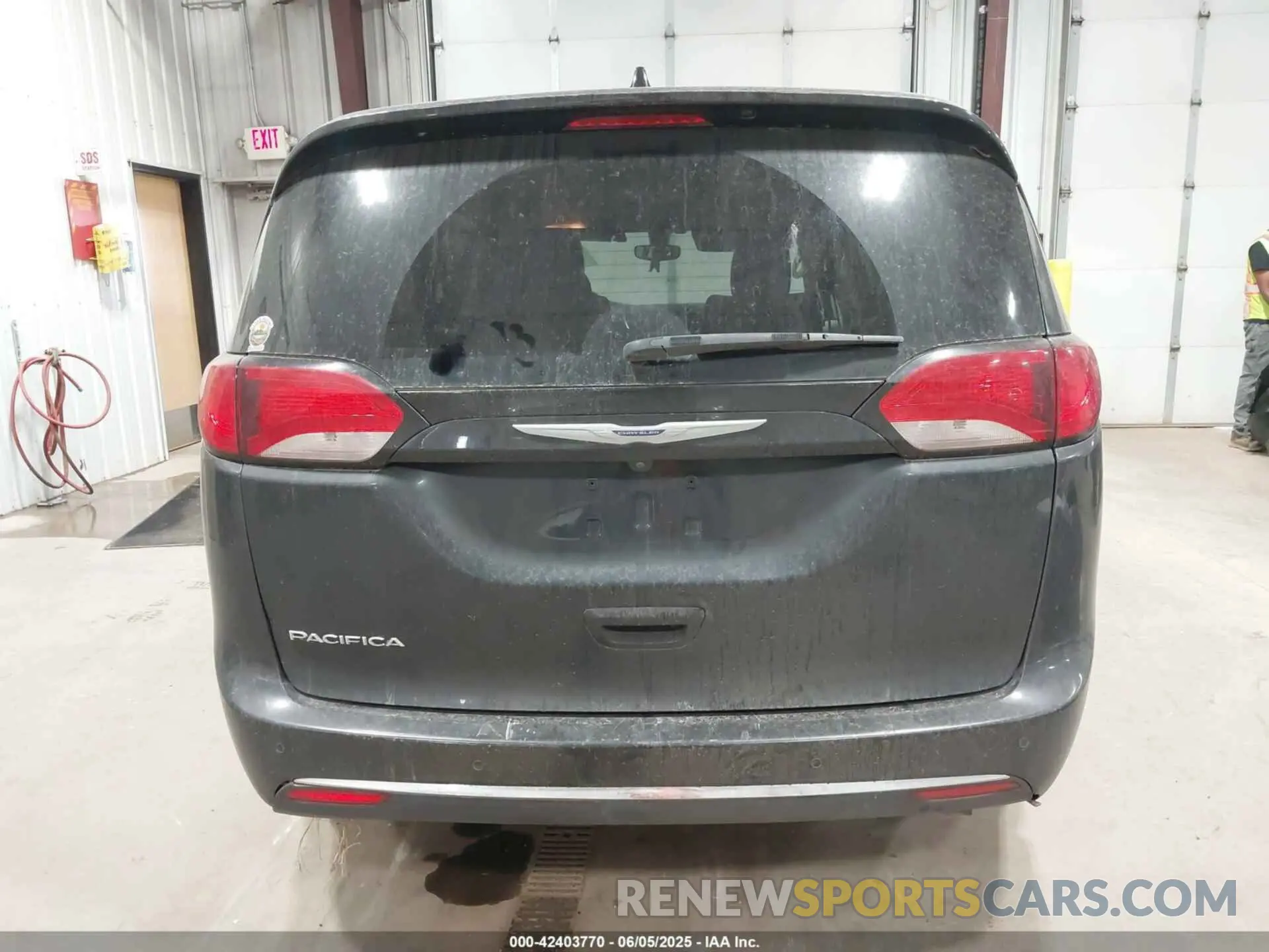 16 Photograph of a damaged car 2C4RC1BG3LR176355 CHRYSLER PACIFICA 2020