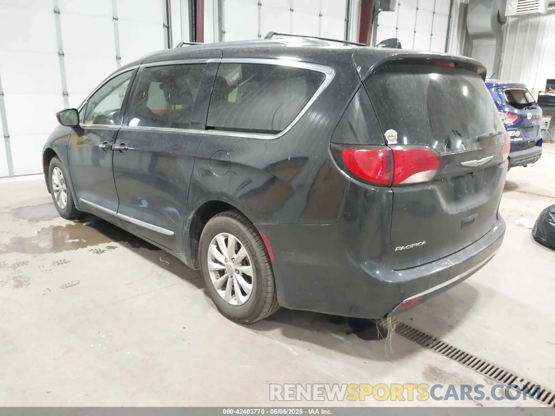 3 Photograph of a damaged car 2C4RC1BG3LR176355 CHRYSLER PACIFICA 2020