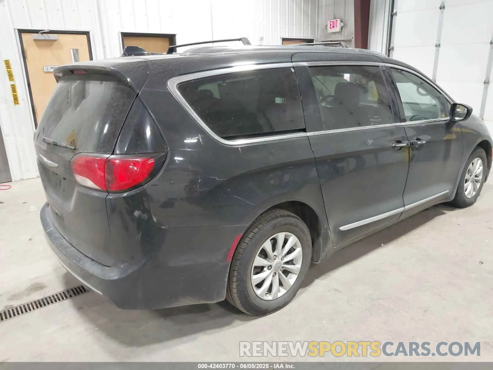 4 Photograph of a damaged car 2C4RC1BG3LR176355 CHRYSLER PACIFICA 2020