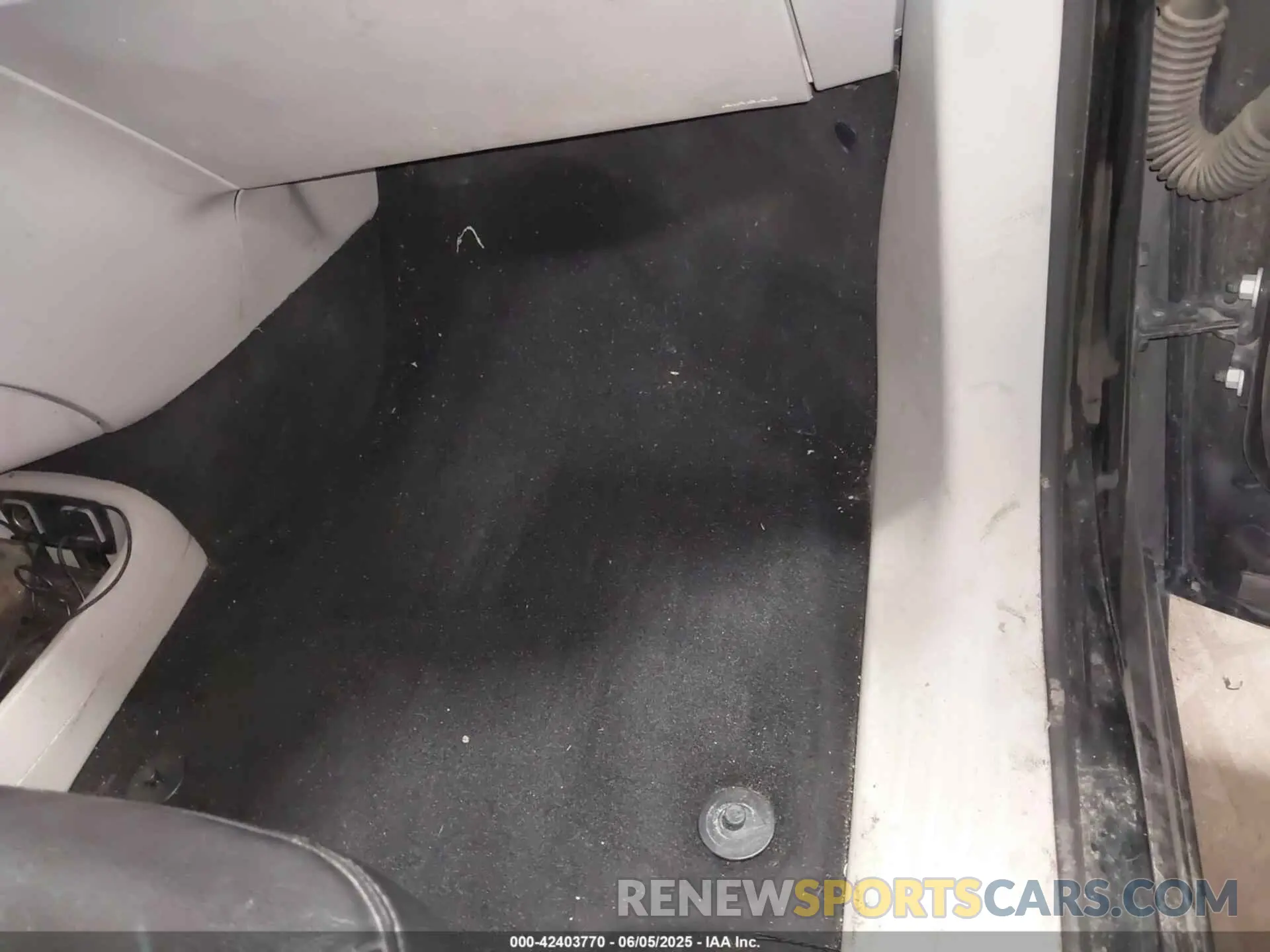 8 Photograph of a damaged car 2C4RC1BG3LR176355 CHRYSLER PACIFICA 2020