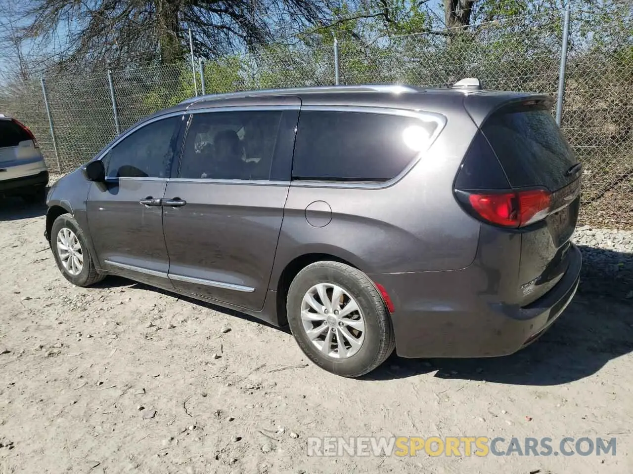 2 Photograph of a damaged car 2C4RC1BG3LR176792 CHRYSLER PACIFICA 2020