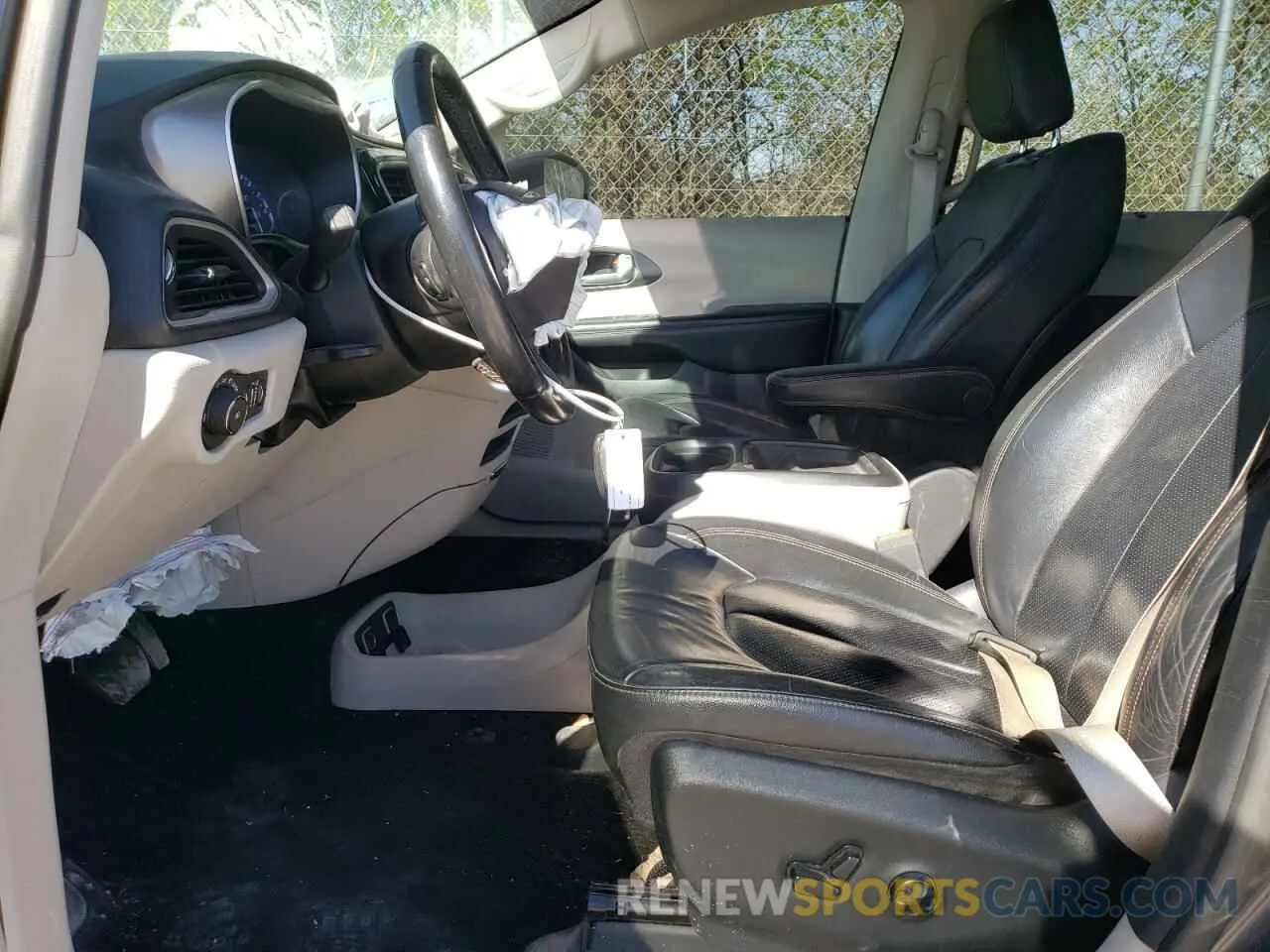 7 Photograph of a damaged car 2C4RC1BG3LR176792 CHRYSLER PACIFICA 2020