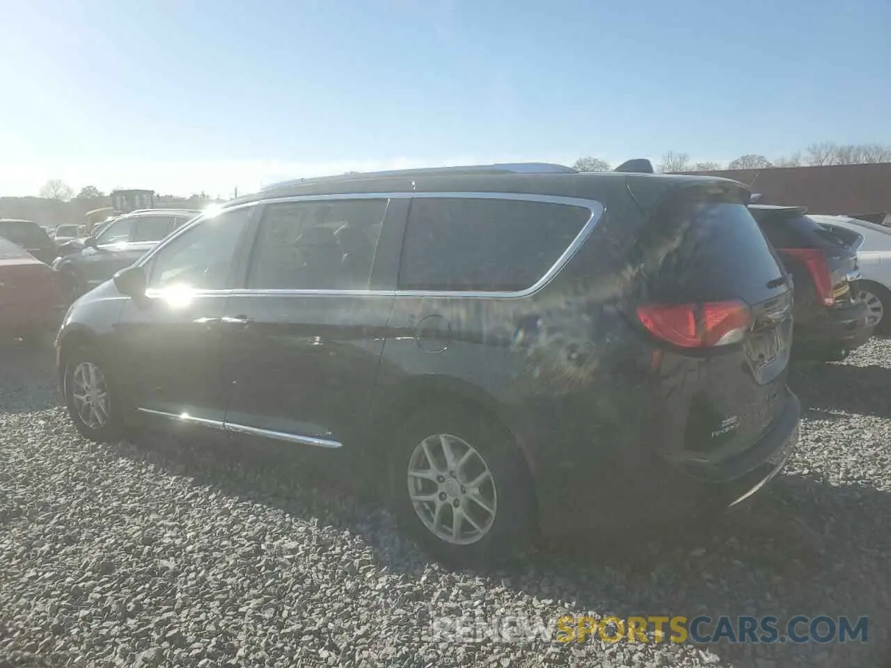 2 Photograph of a damaged car 2C4RC1BG3LR275788 CHRYSLER PACIFICA 2020
