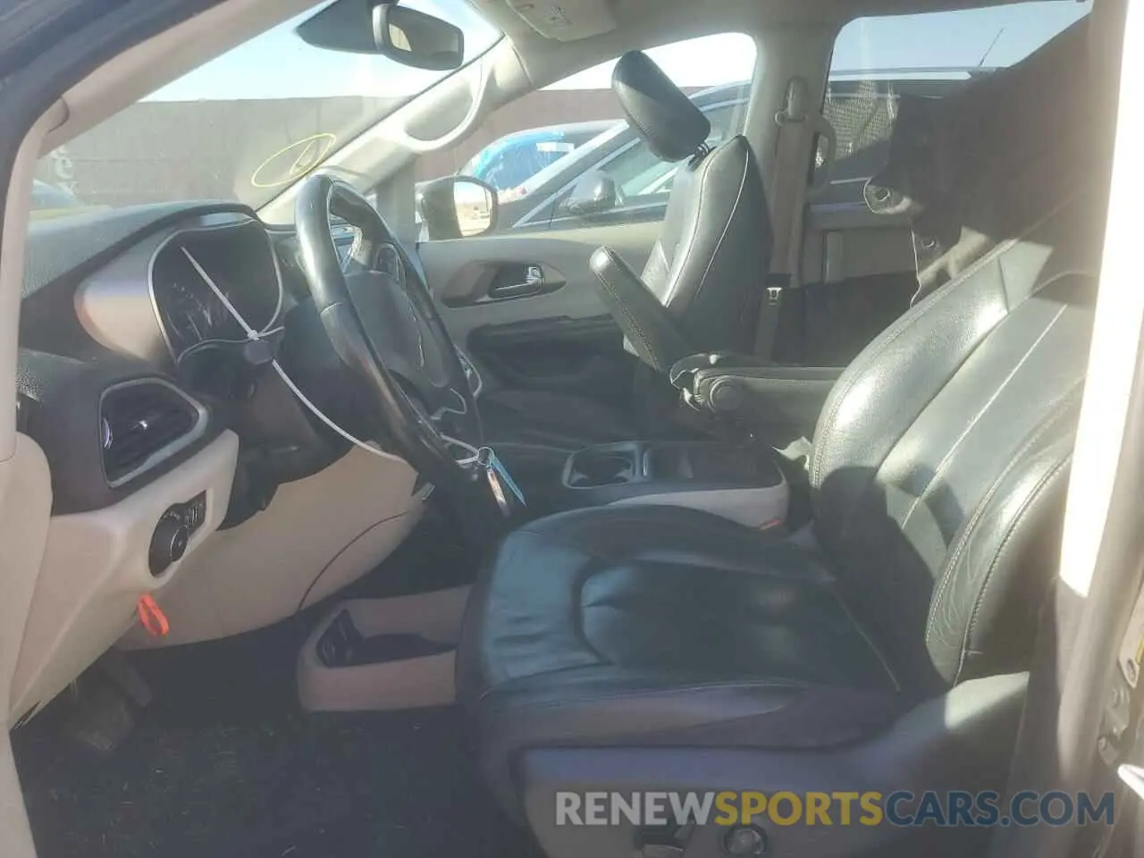 7 Photograph of a damaged car 2C4RC1BG3LR275788 CHRYSLER PACIFICA 2020