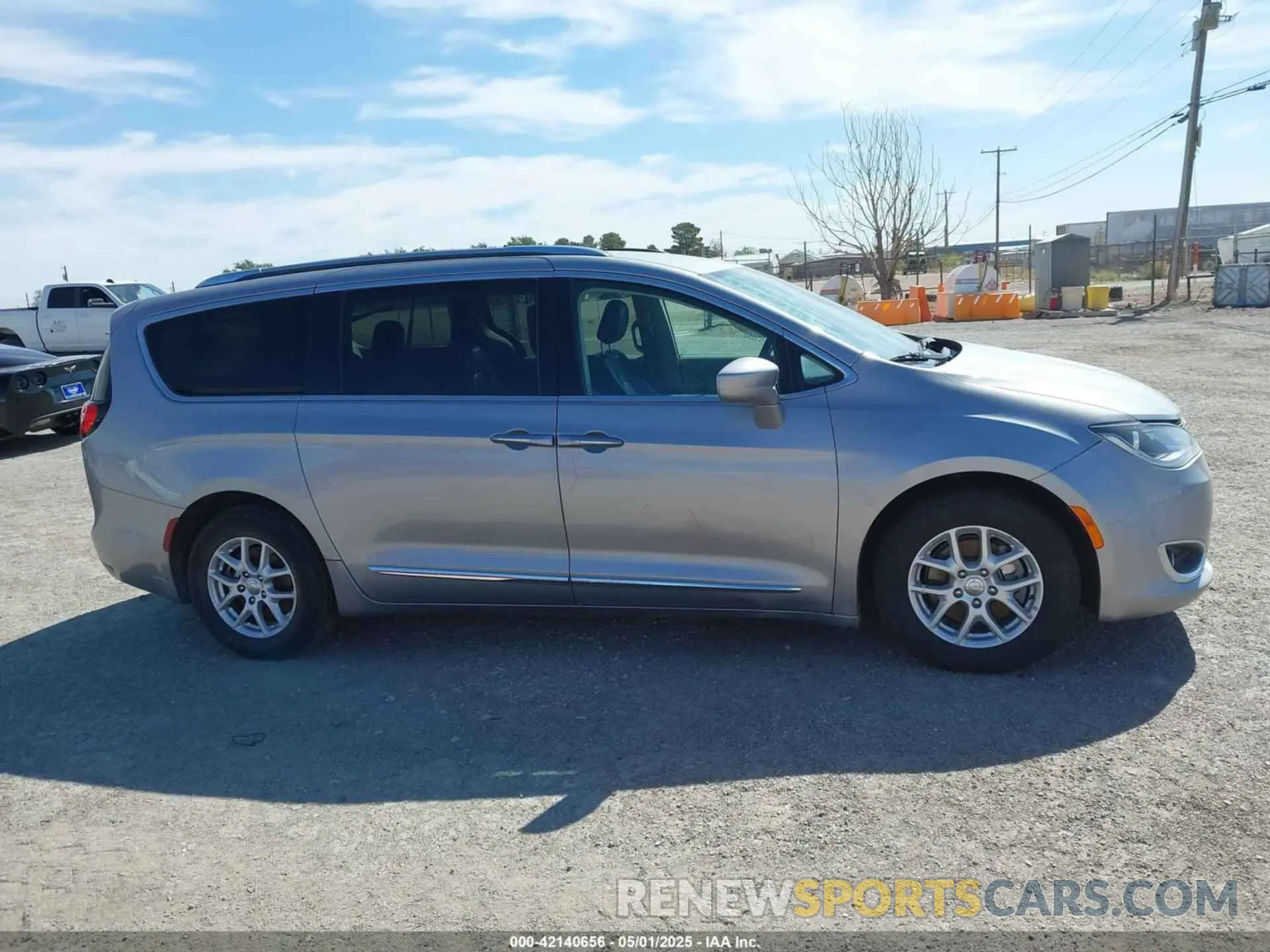 13 Photograph of a damaged car 2C4RC1BG4LR272446 CHRYSLER PACIFICA 2020