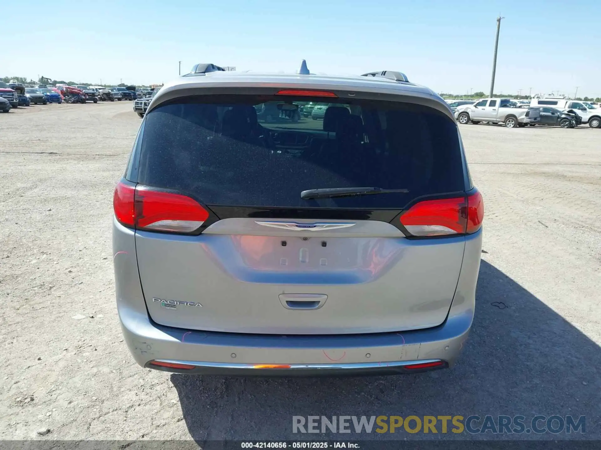 16 Photograph of a damaged car 2C4RC1BG4LR272446 CHRYSLER PACIFICA 2020