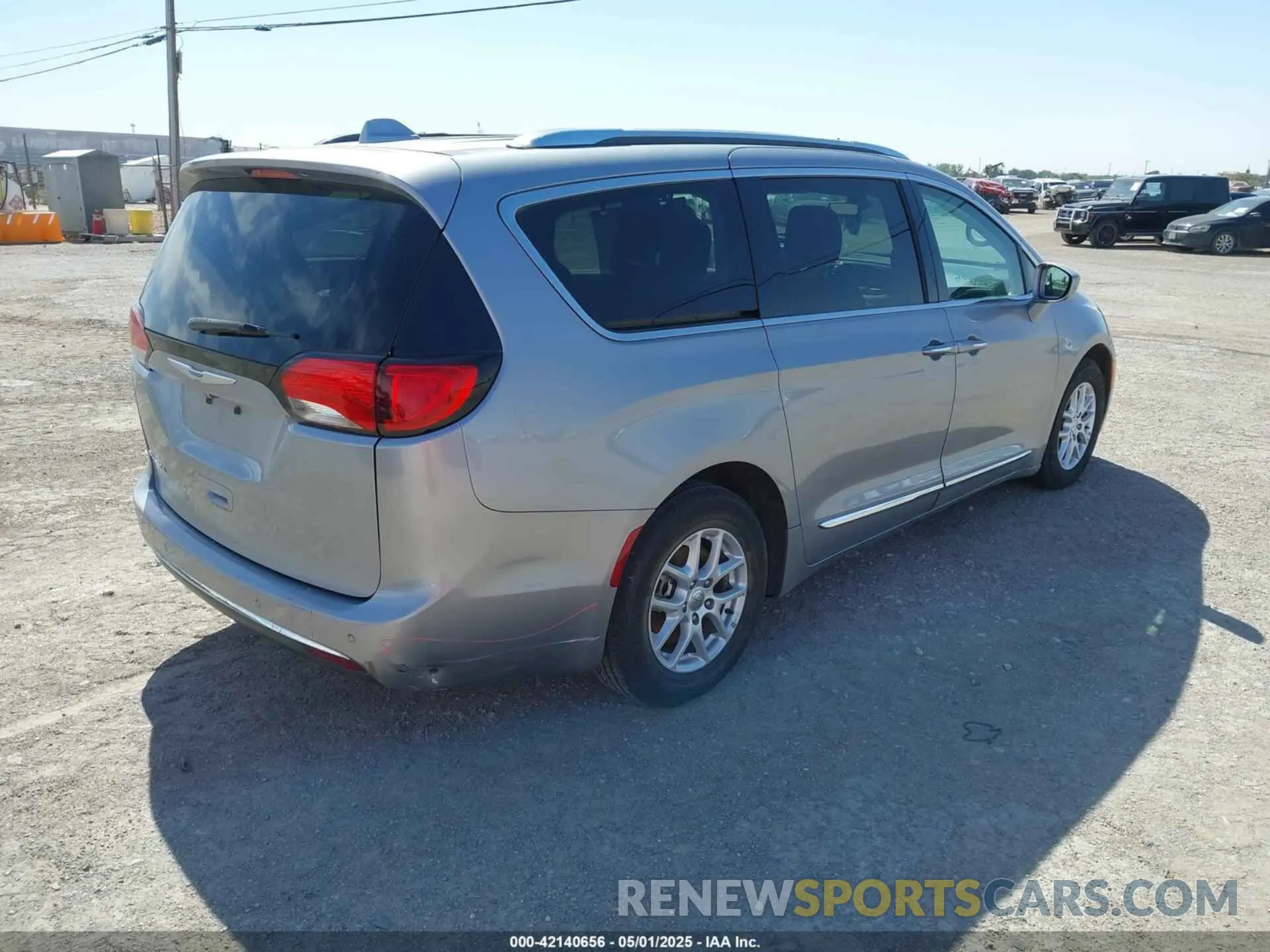 4 Photograph of a damaged car 2C4RC1BG4LR272446 CHRYSLER PACIFICA 2020