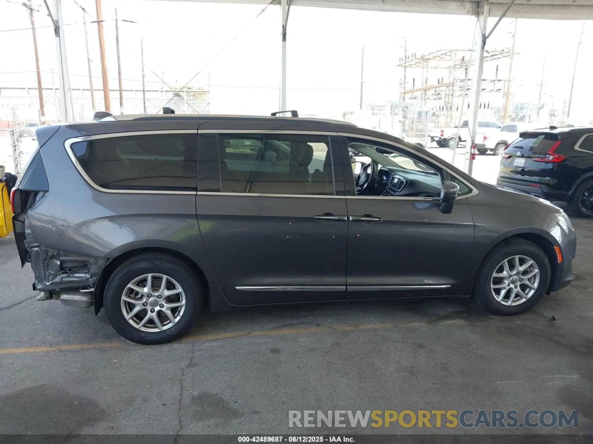 14 Photograph of a damaged car 2C4RC1BG4LR277064 CHRYSLER PACIFICA 2020