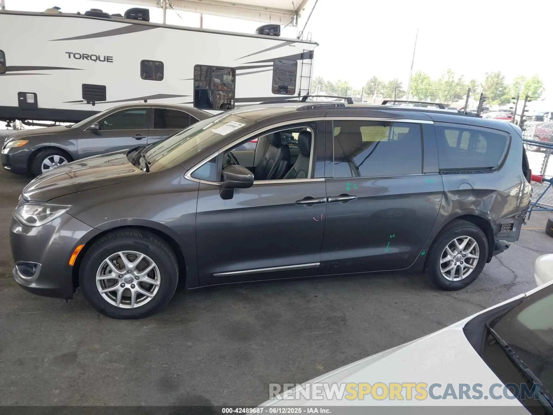 15 Photograph of a damaged car 2C4RC1BG4LR277064 CHRYSLER PACIFICA 2020